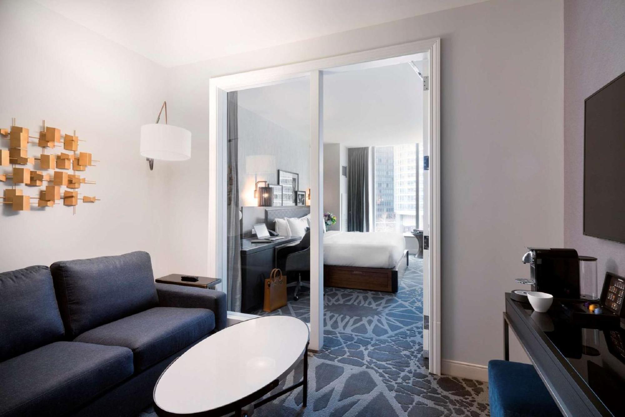 Vista King Suite - Mobility Access
