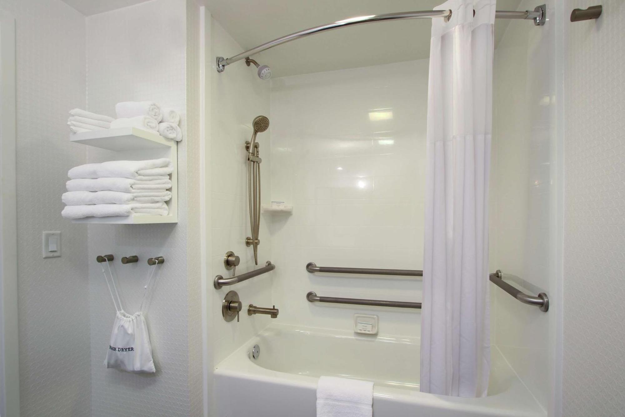 King Room with Accessible Tub - Mobility and Hearing Access/Non-Smoking