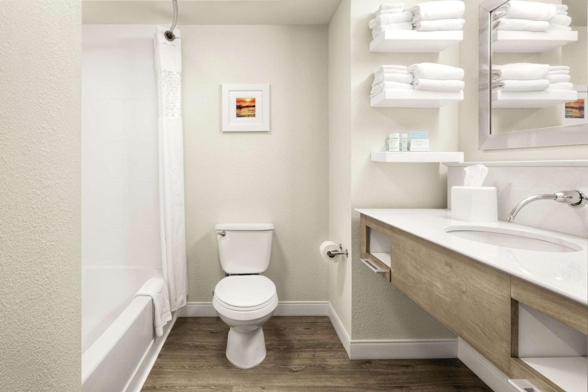 Premium King Room - Water View