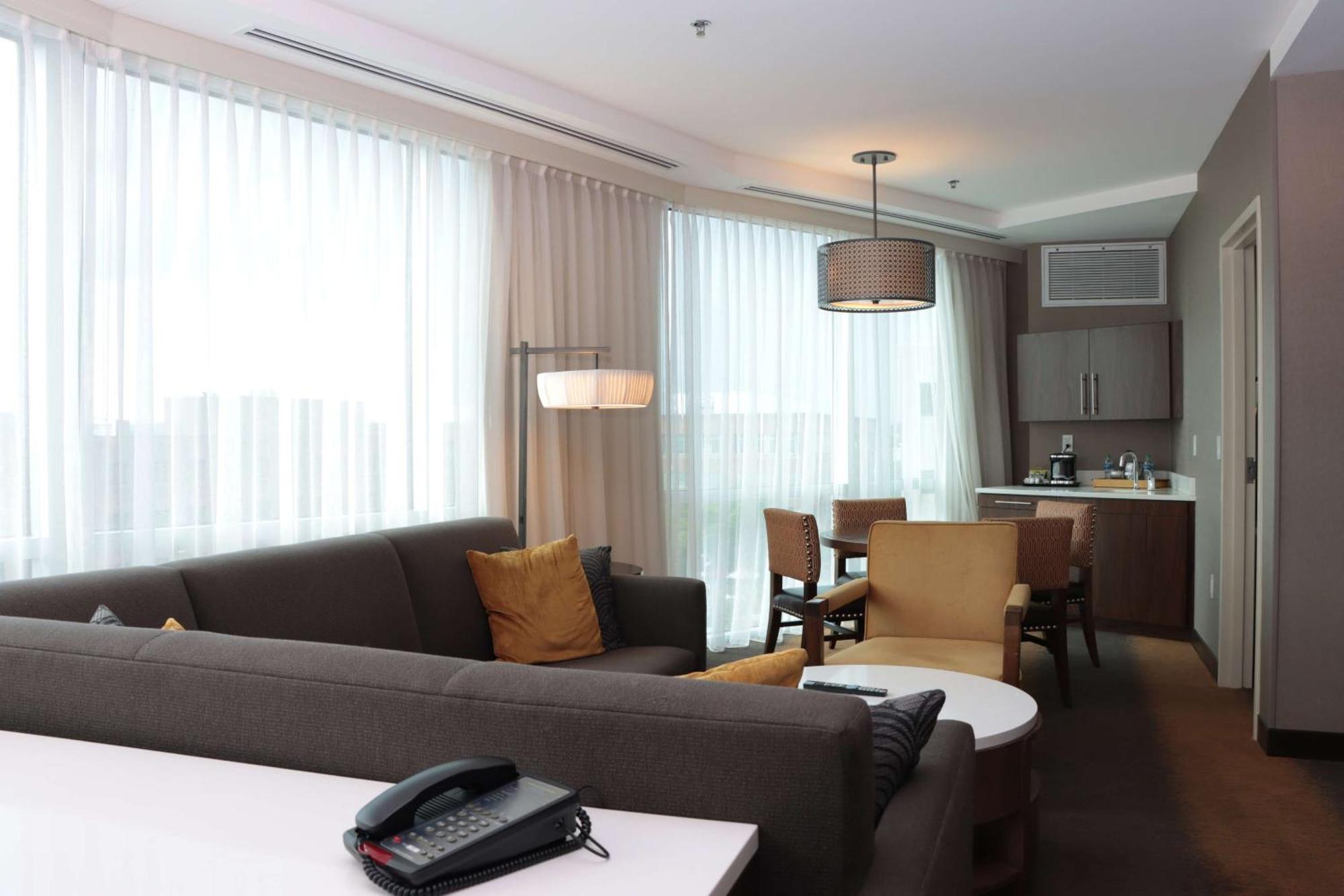 Two Room Suite,1551302587:JPEG