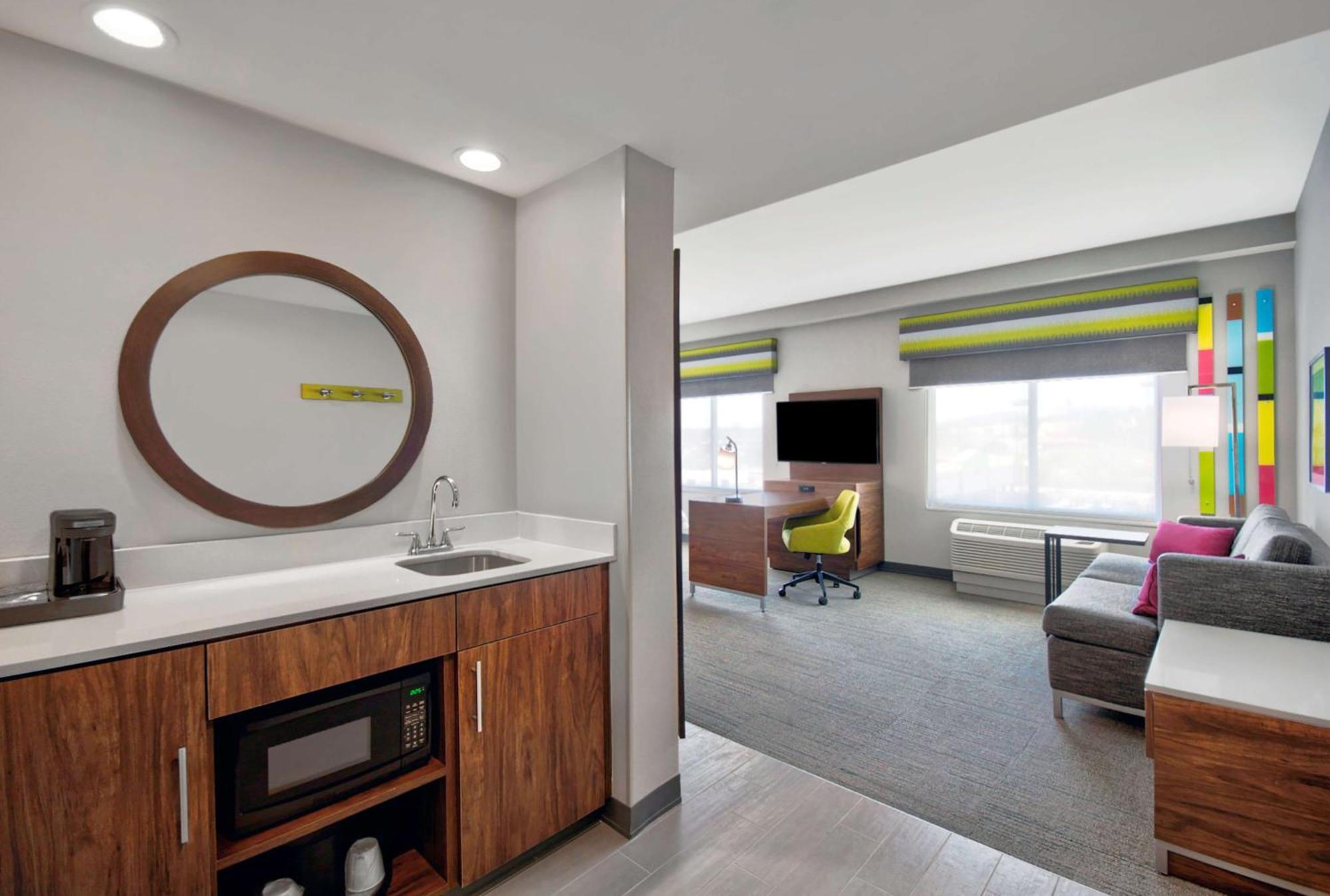 One-Bedroom King Suite - Non-Smoking