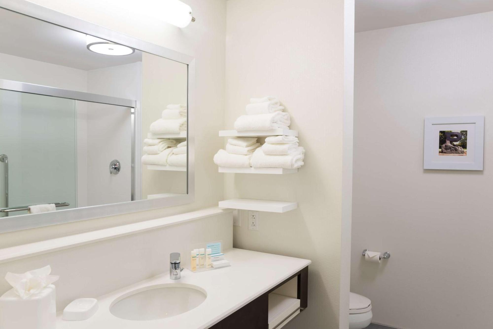 Queen Room with Two Queen Beds (4 Adults),1551374104:JPEG