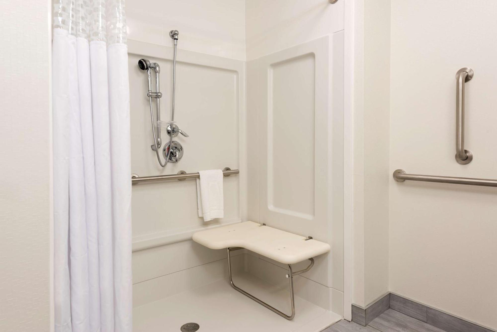 King Room with Sofa Bed and Roll-In Shower - Mobility Access/Non-Smoking,1551374164:JPEG
