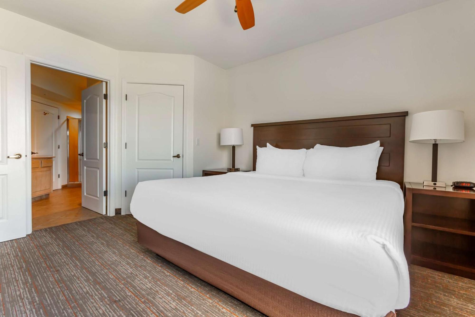 1 BEDROOM 1 KING SUITE 3X3 SHOWER,1551378304:JPEG