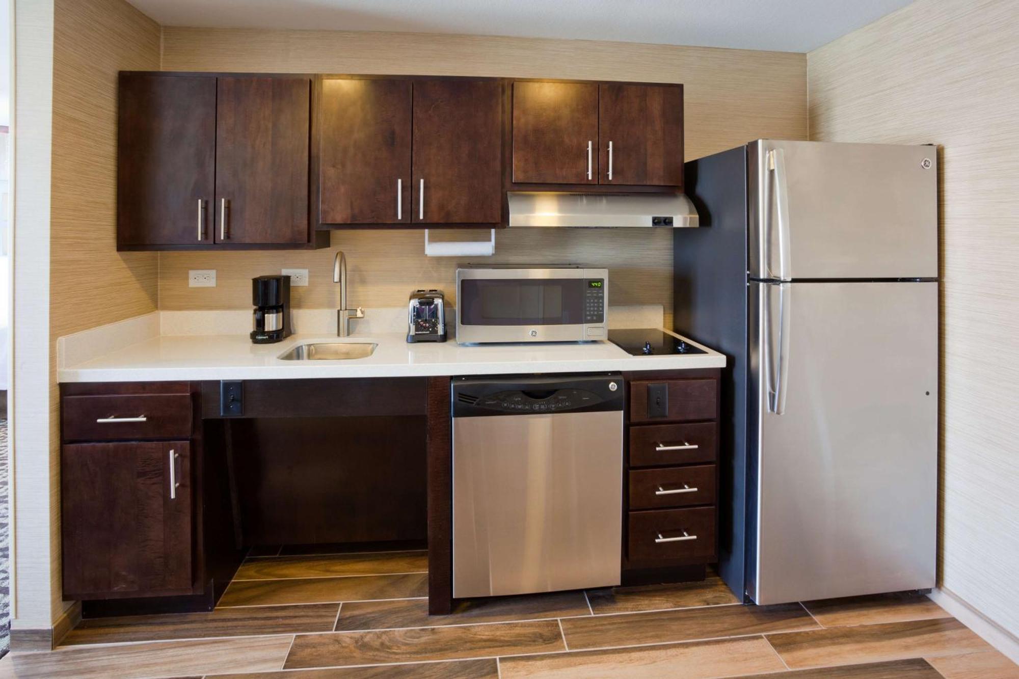 One-Bedroom King Suite - Non-Smoking