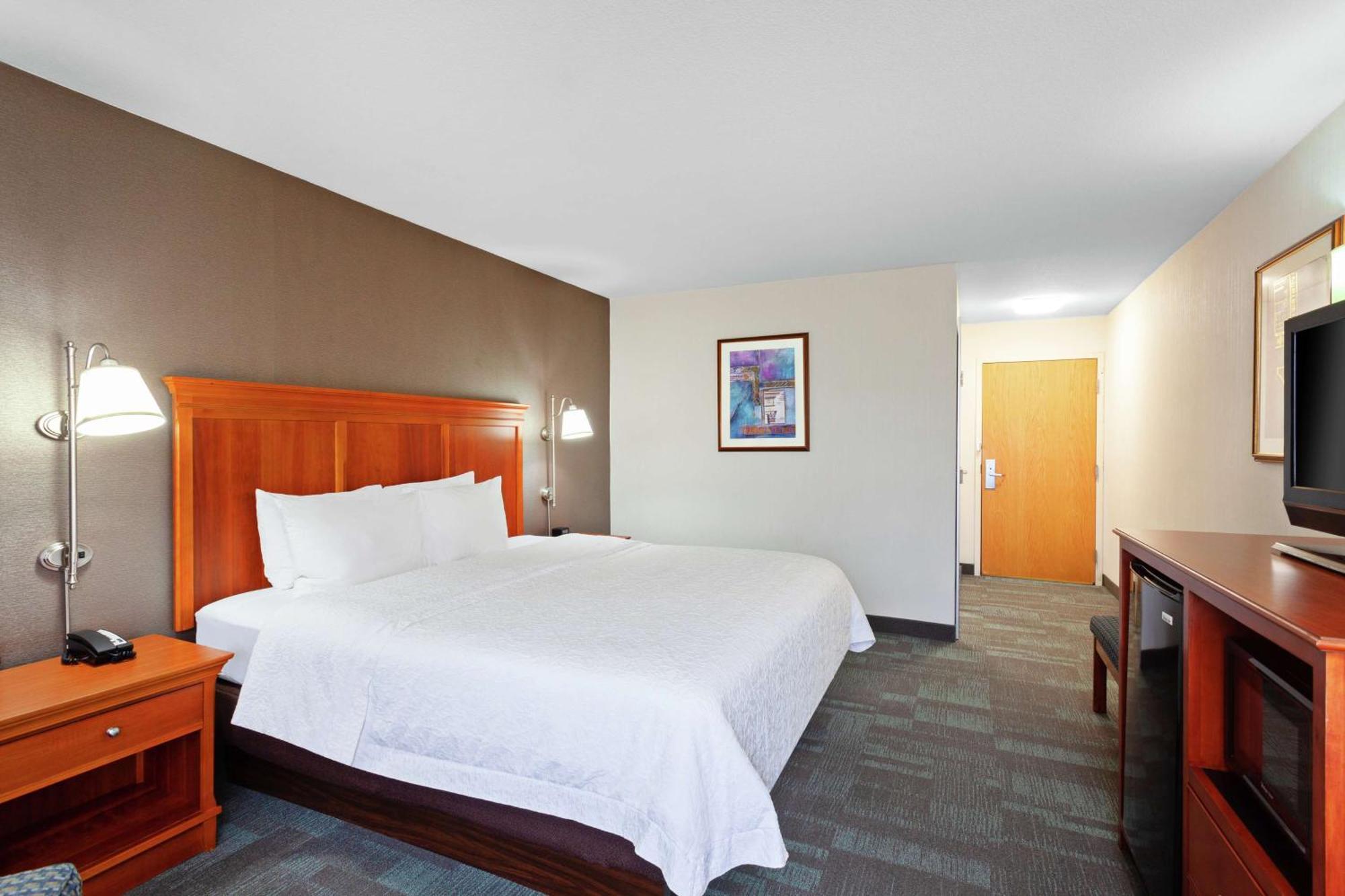 King Room with King Bed - Non-Smoking