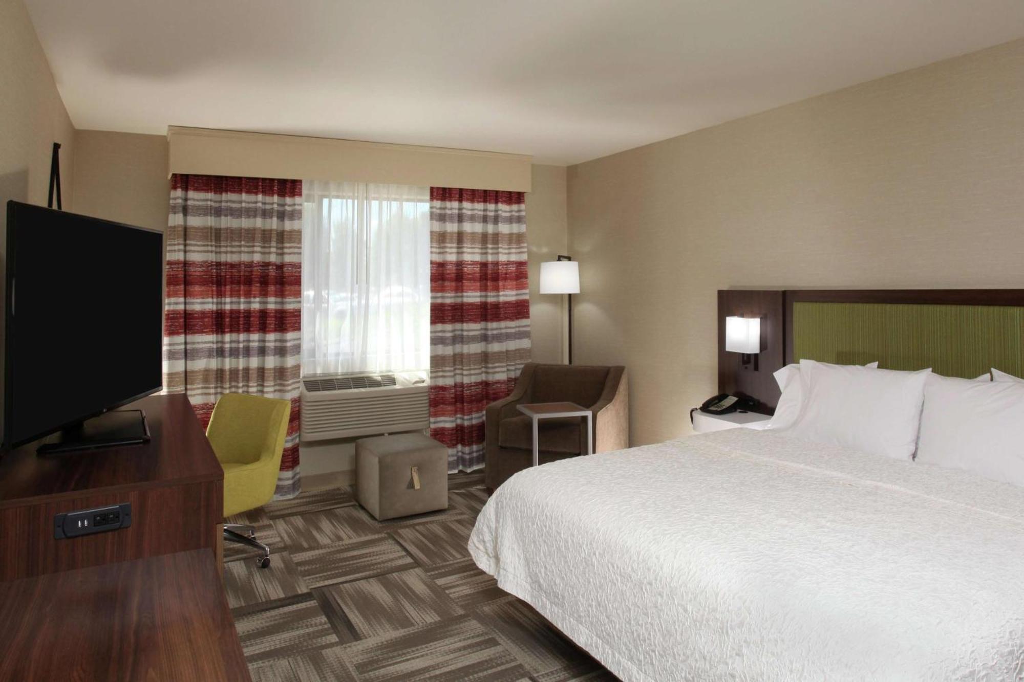King Room with King Bed - Non-Smoking