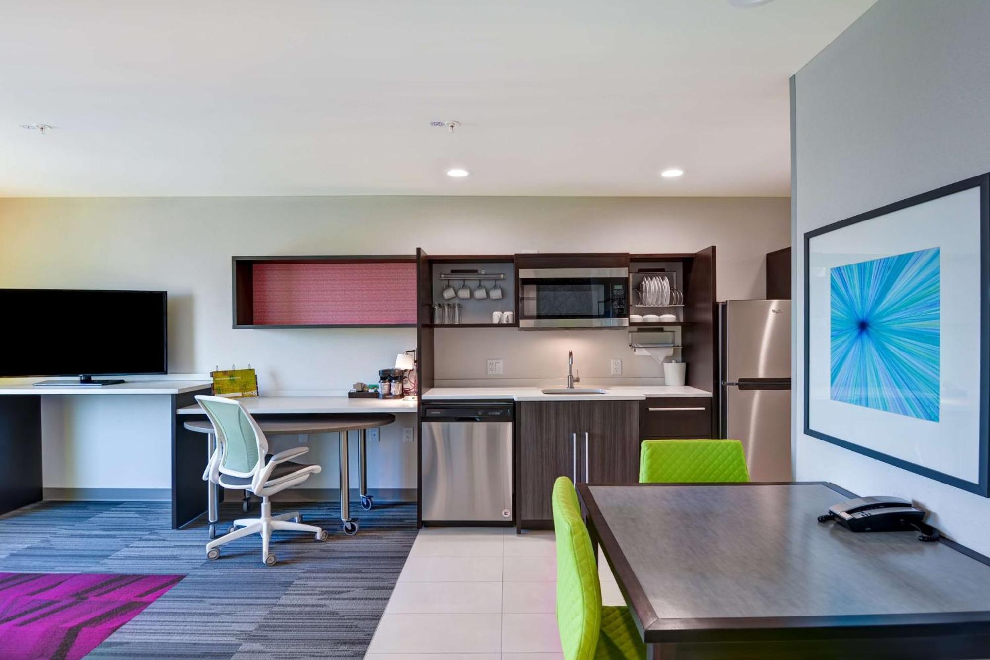 Queen Suite - Mobility Access/Non-Smoking
