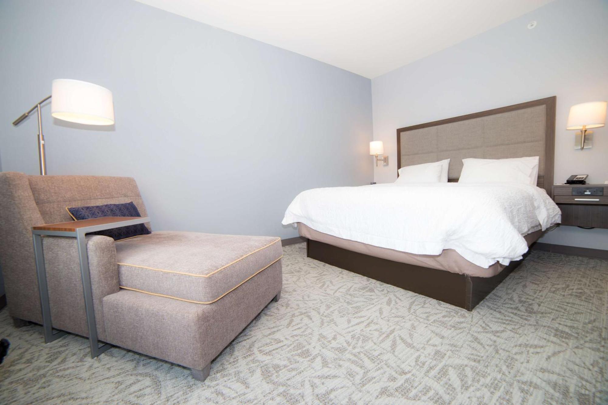 King Room - Hearing Access/Non-Smoking