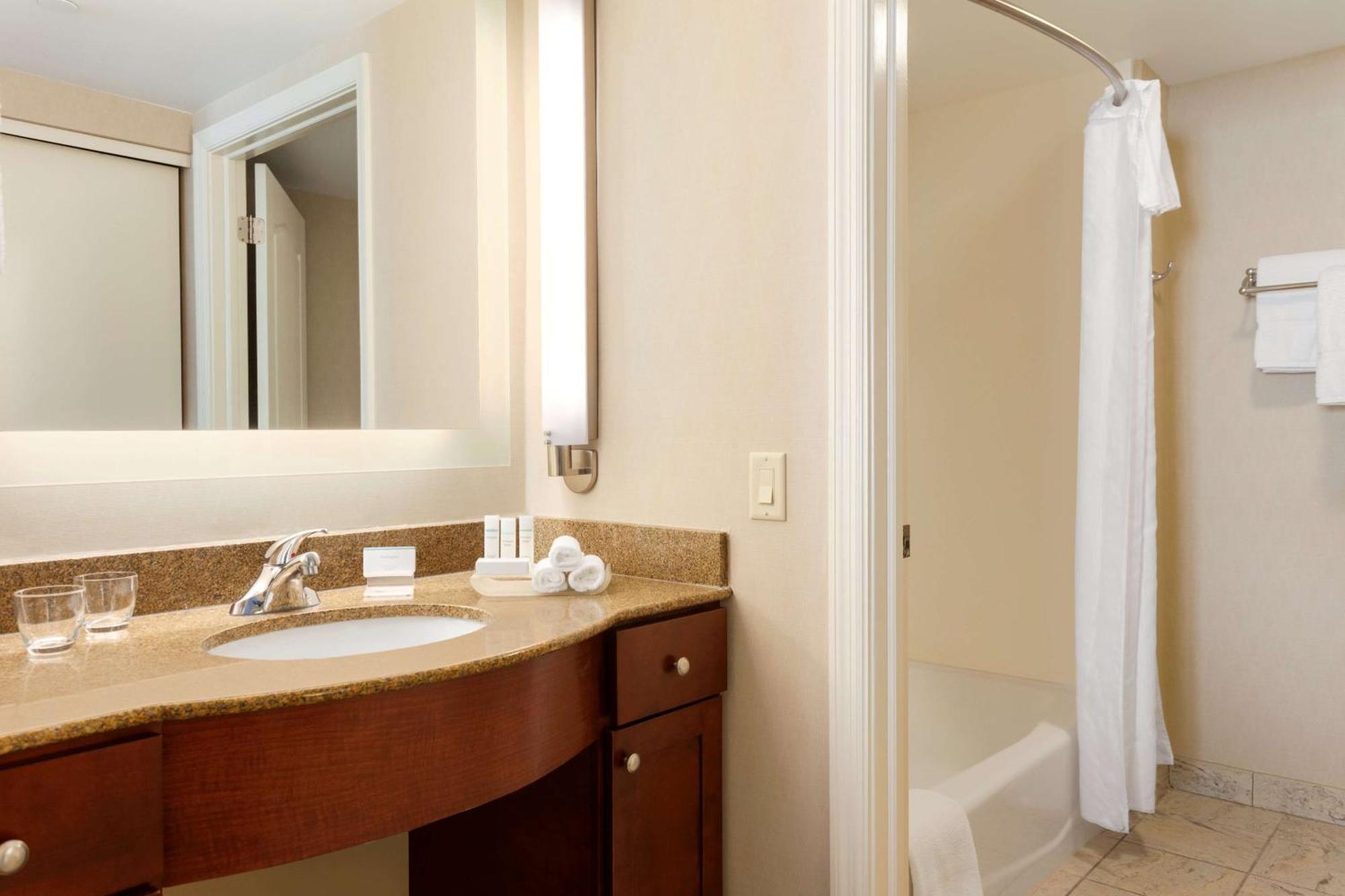 One-Bedroom King Suite - Non-Smoking