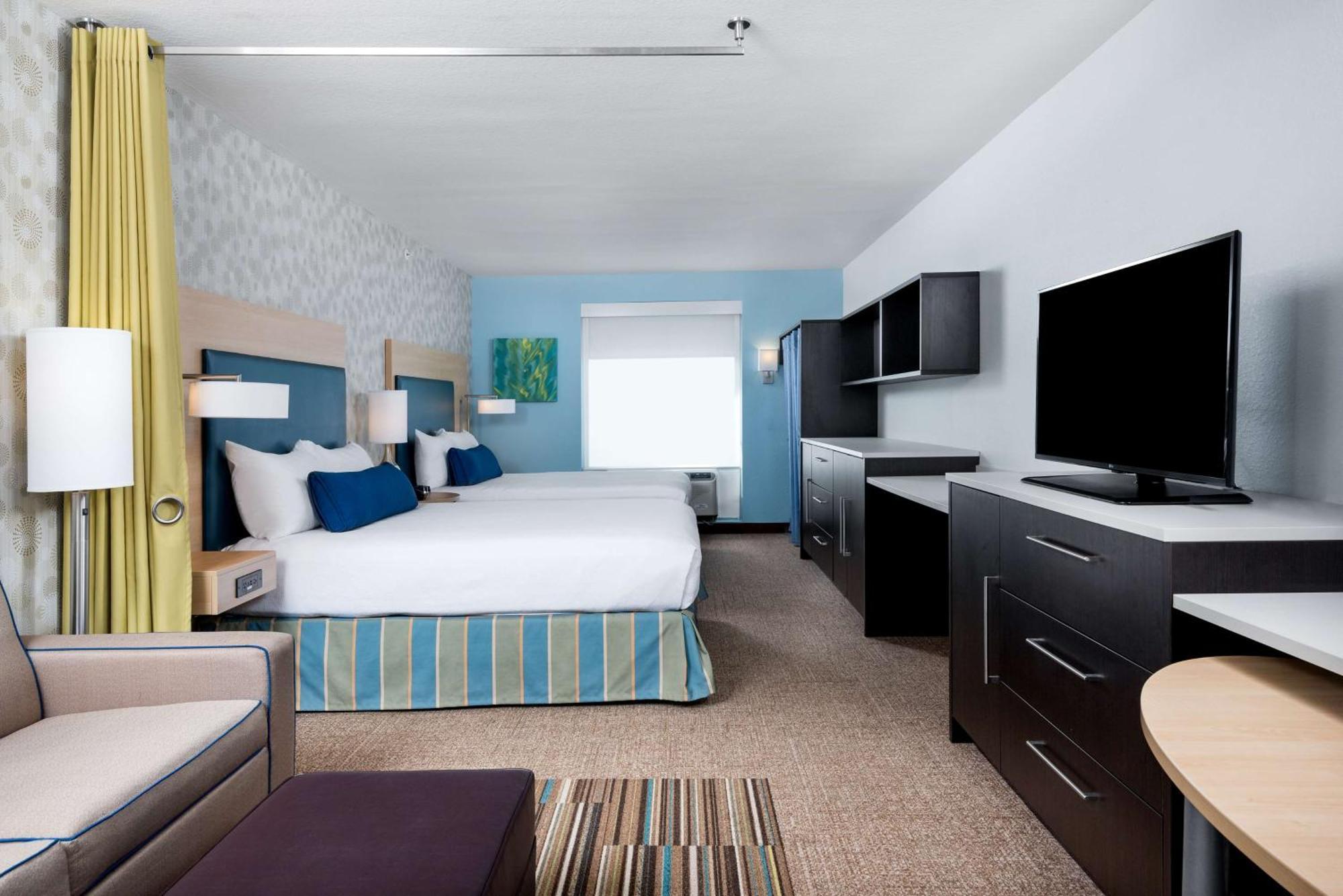 Queen Studio with Two Queen Beds - Non-Smoking