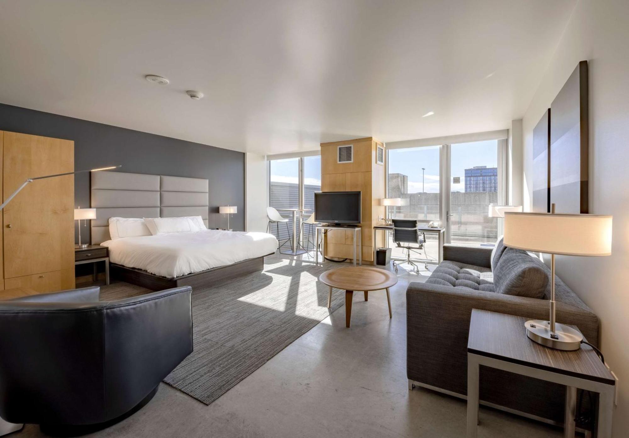 King Room with Kitchenette and Balcony