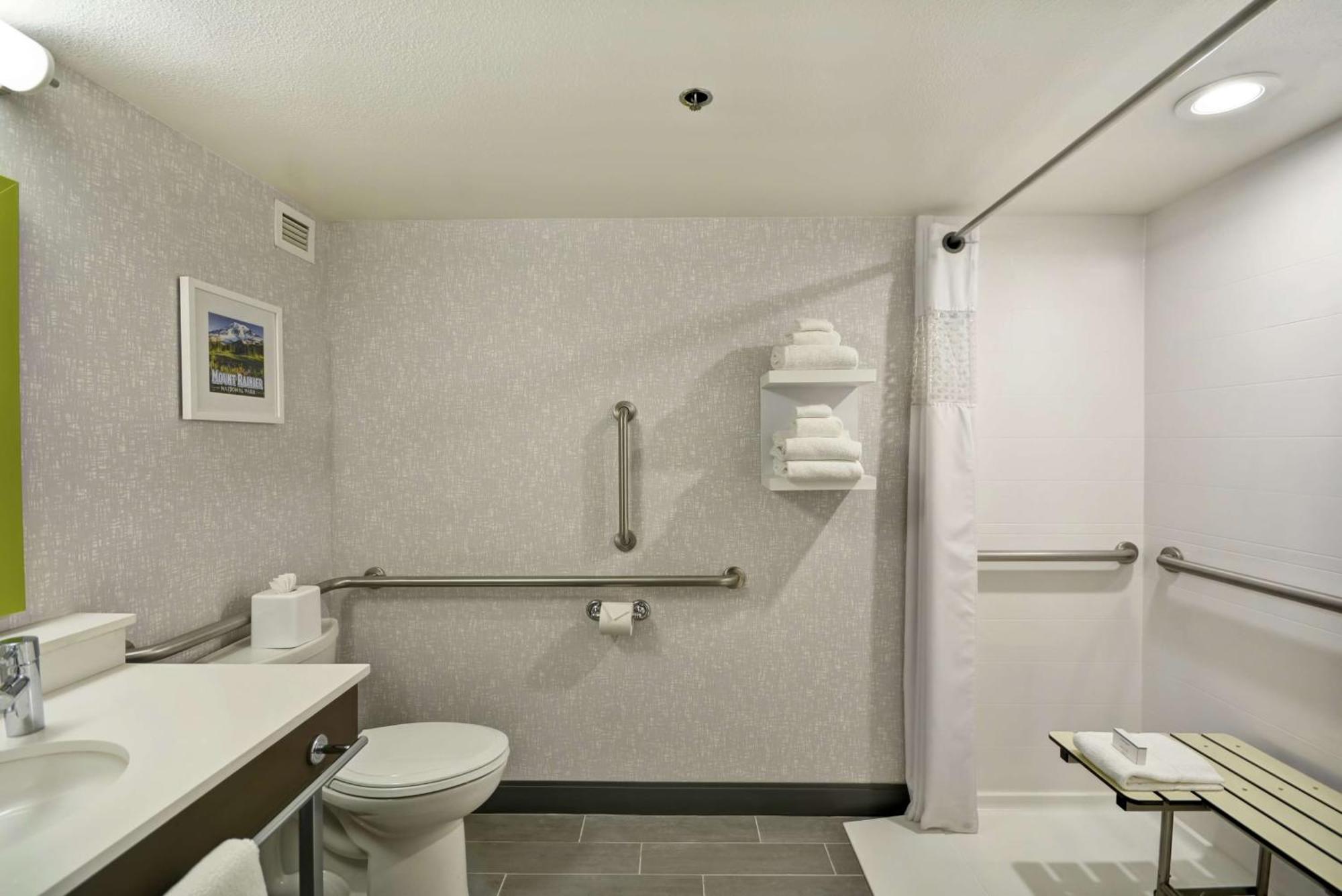 Queen Room with Roll-In Shower - Disability Access/Non-Smoking