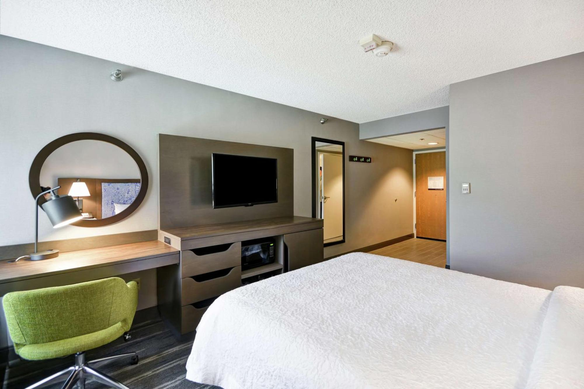 Queen Room with Bath Tub - Disability Access/Non-Smoking