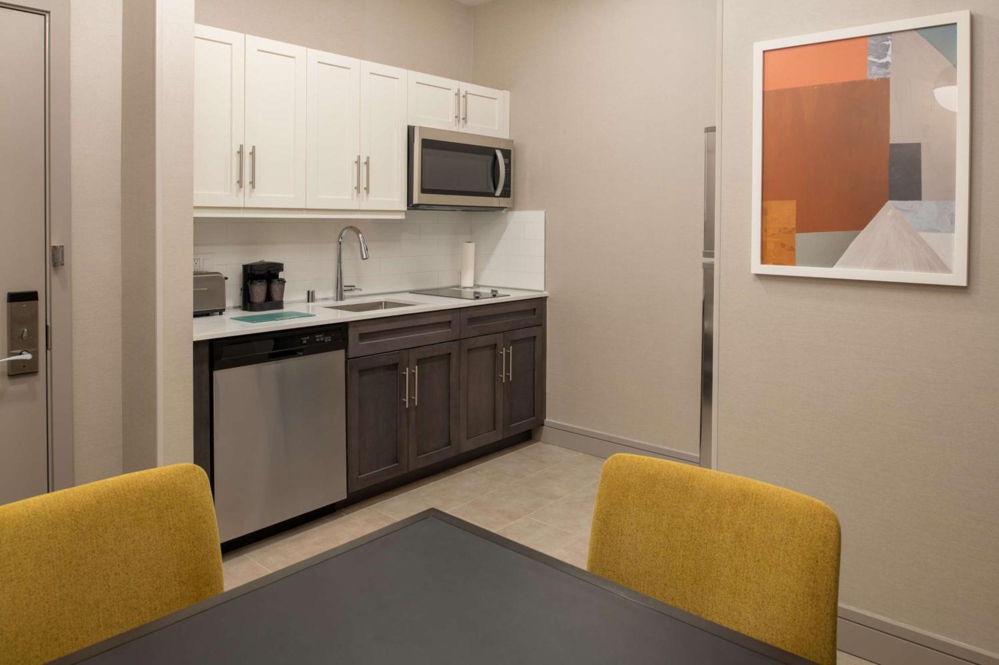 One-Bedroom King Suite - Non-Smoking