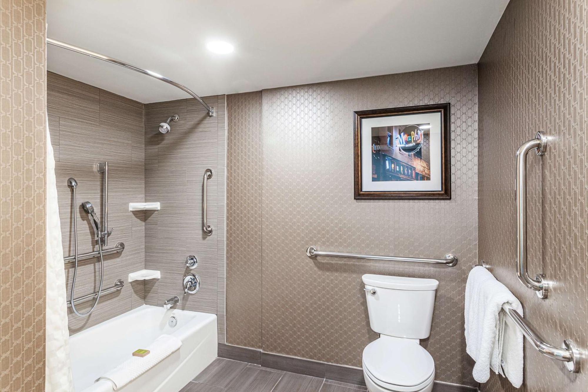 King Room with Bath Tub - Mobility Access,1551443857:JPEG