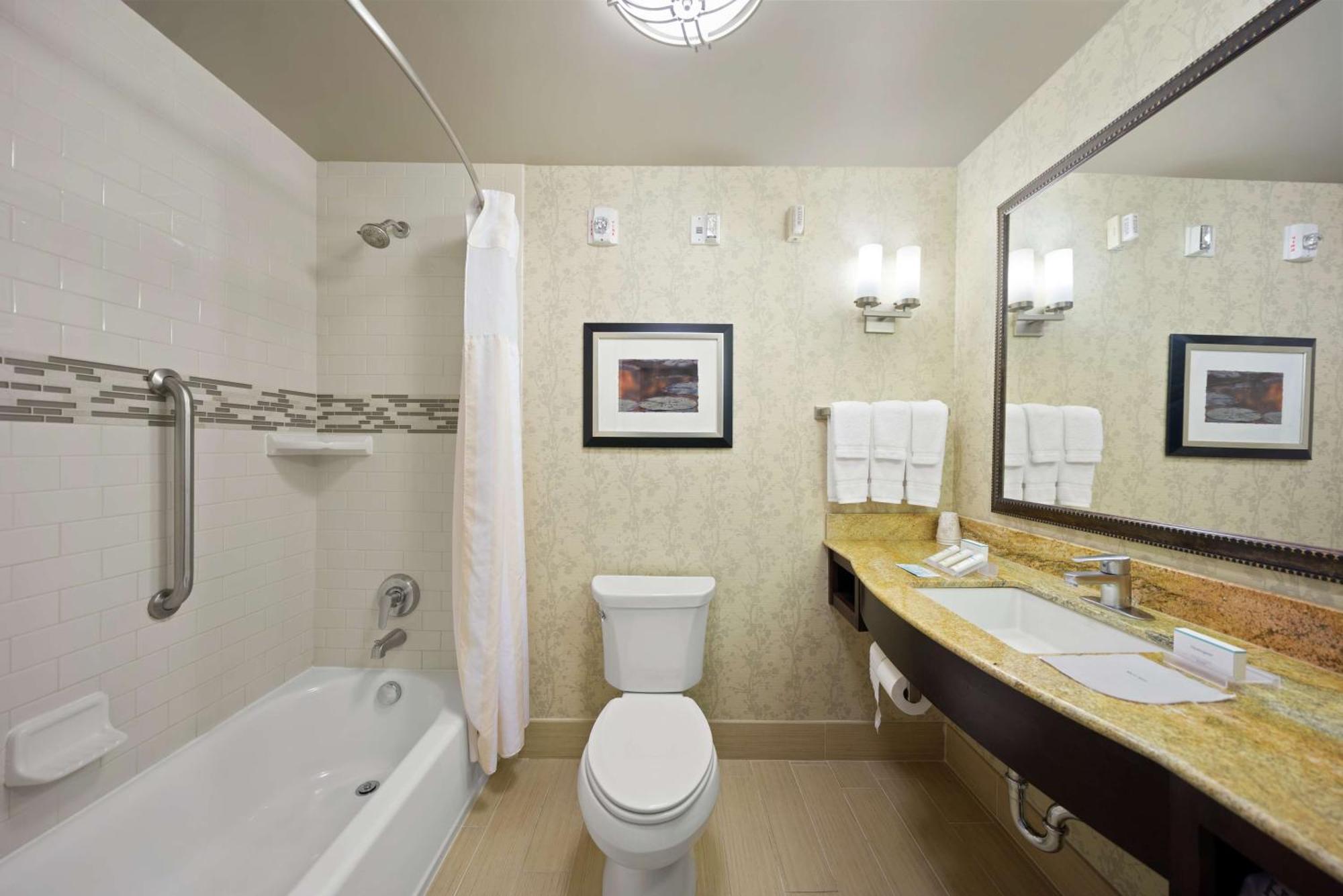 Queen Room with Two Queen Beds - Hearing Access