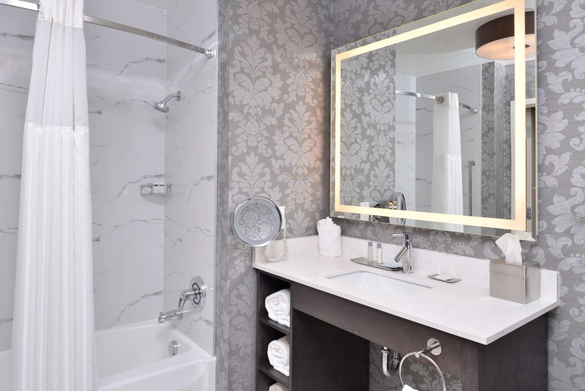 Queen Room with Roll-In Shower - Mobility and Hearing Access