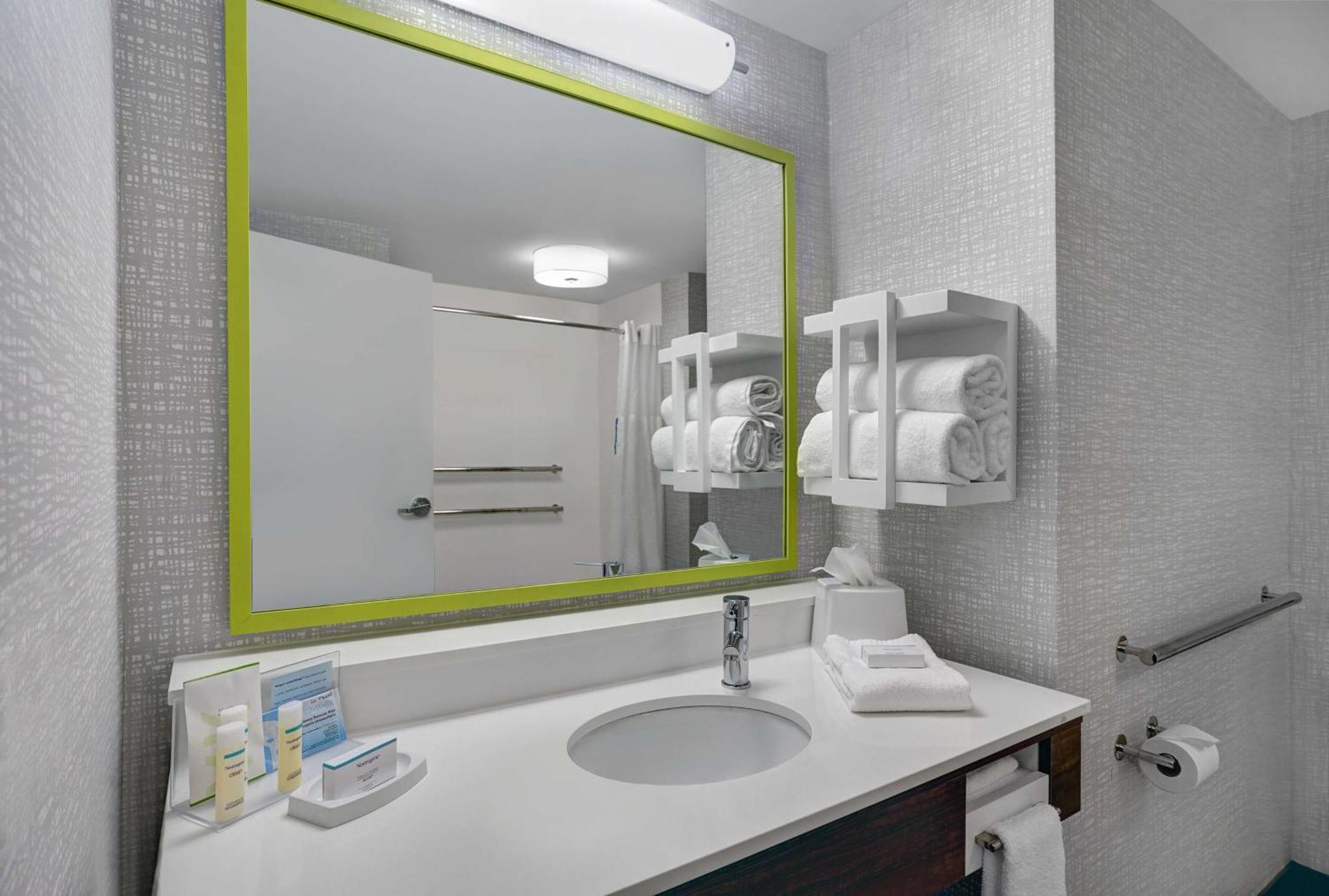 Queen Room with Two Queen Beds - Hearing Access/Non-Smoking