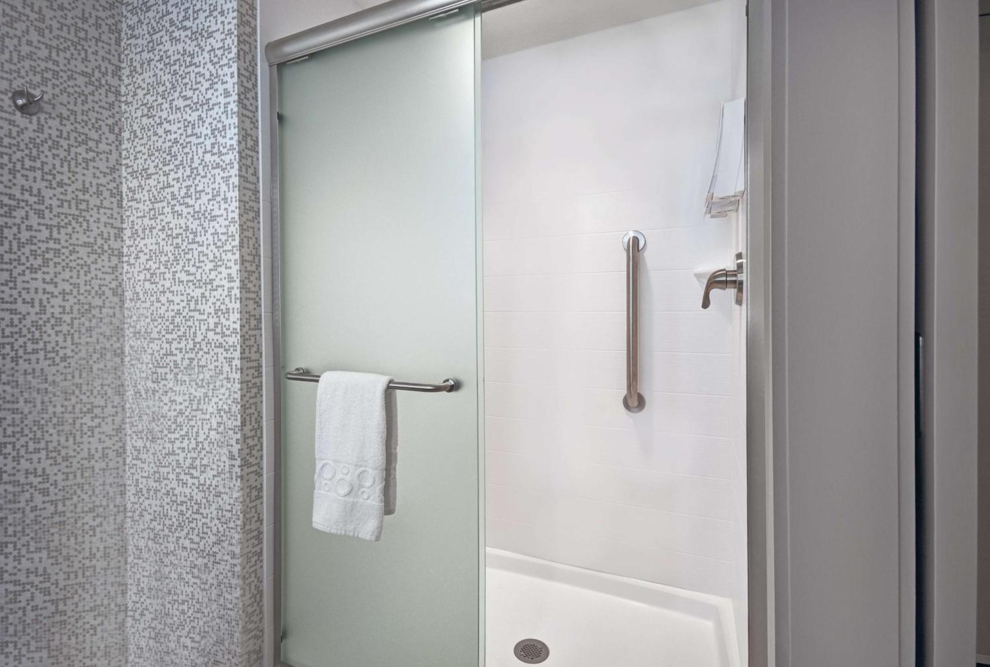 King Studio Suite - Hearing Access/Non-Smoking