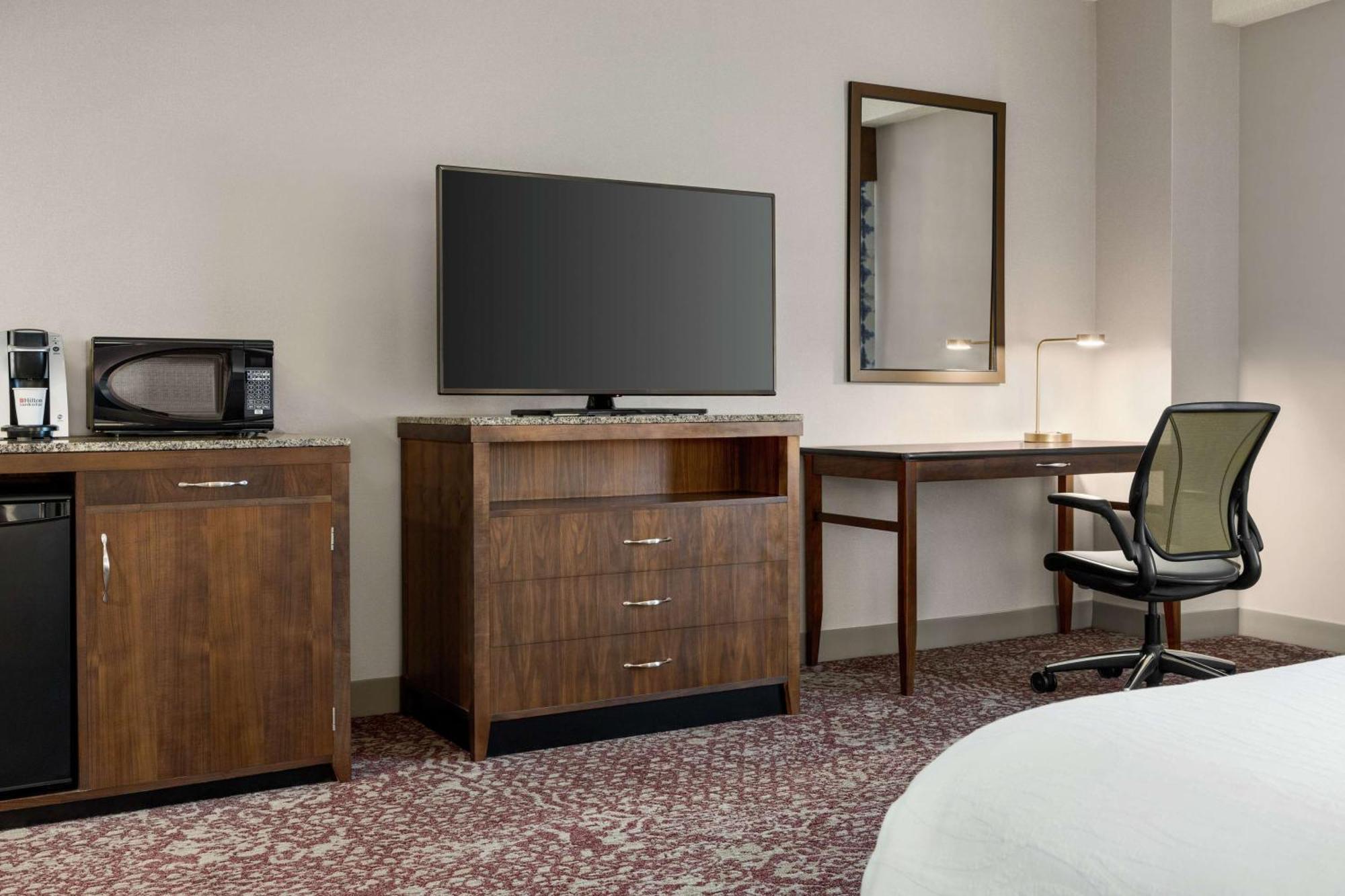 King Room - Hearing Accessible,1551483004:JPEG