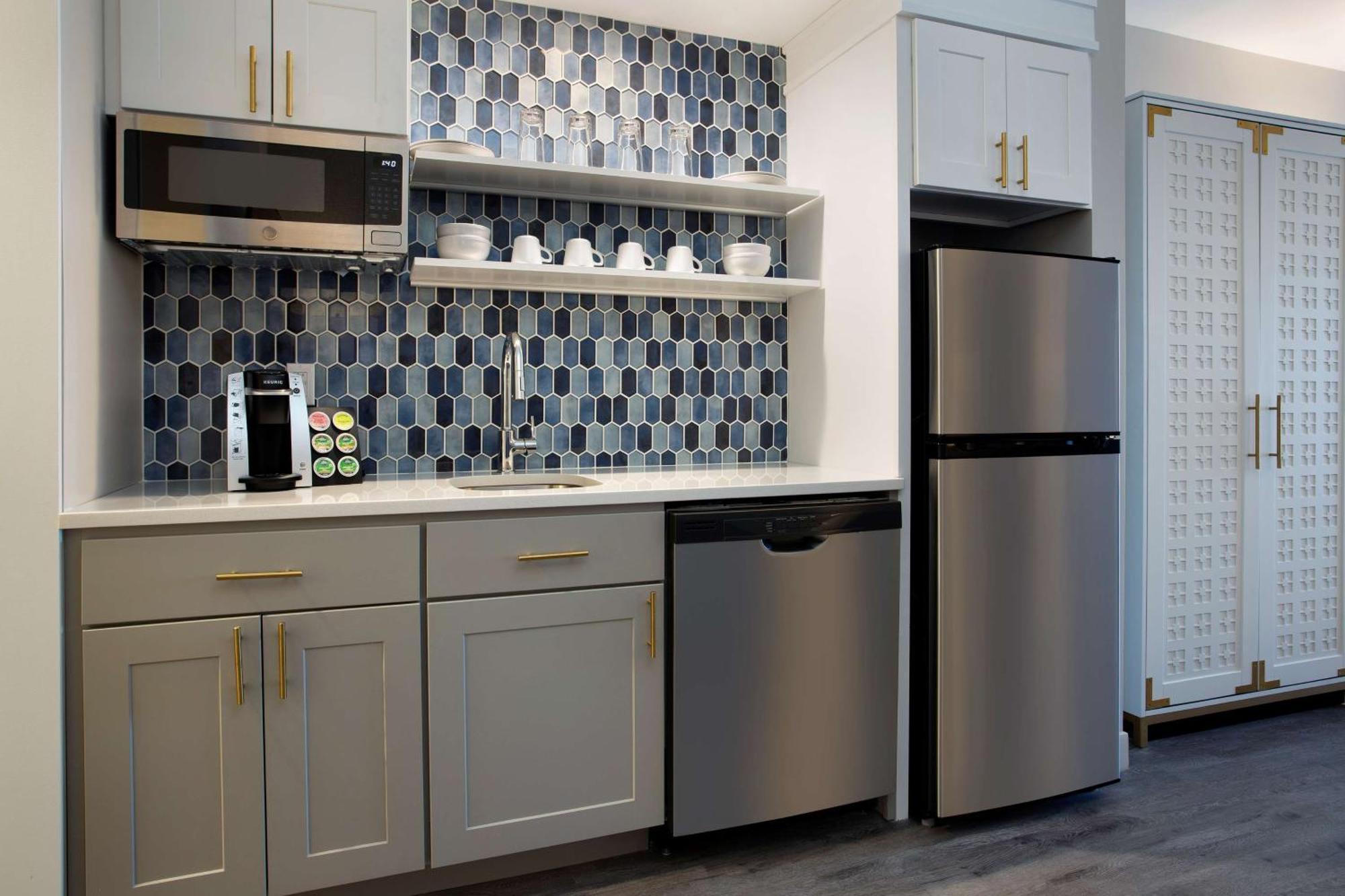 Junior King Suite with Kitchenette