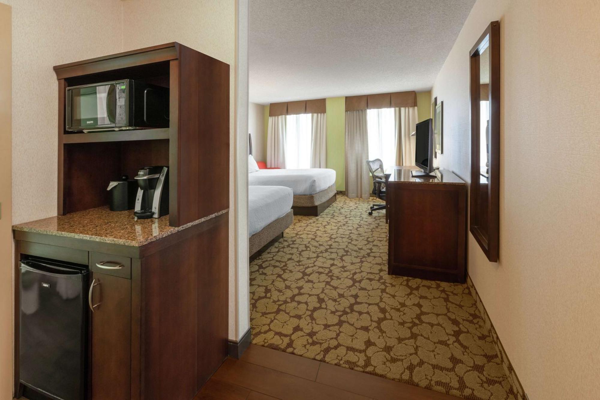 Queen Room with Two Queen Beds - Hearing Access,1551502363:JPEG