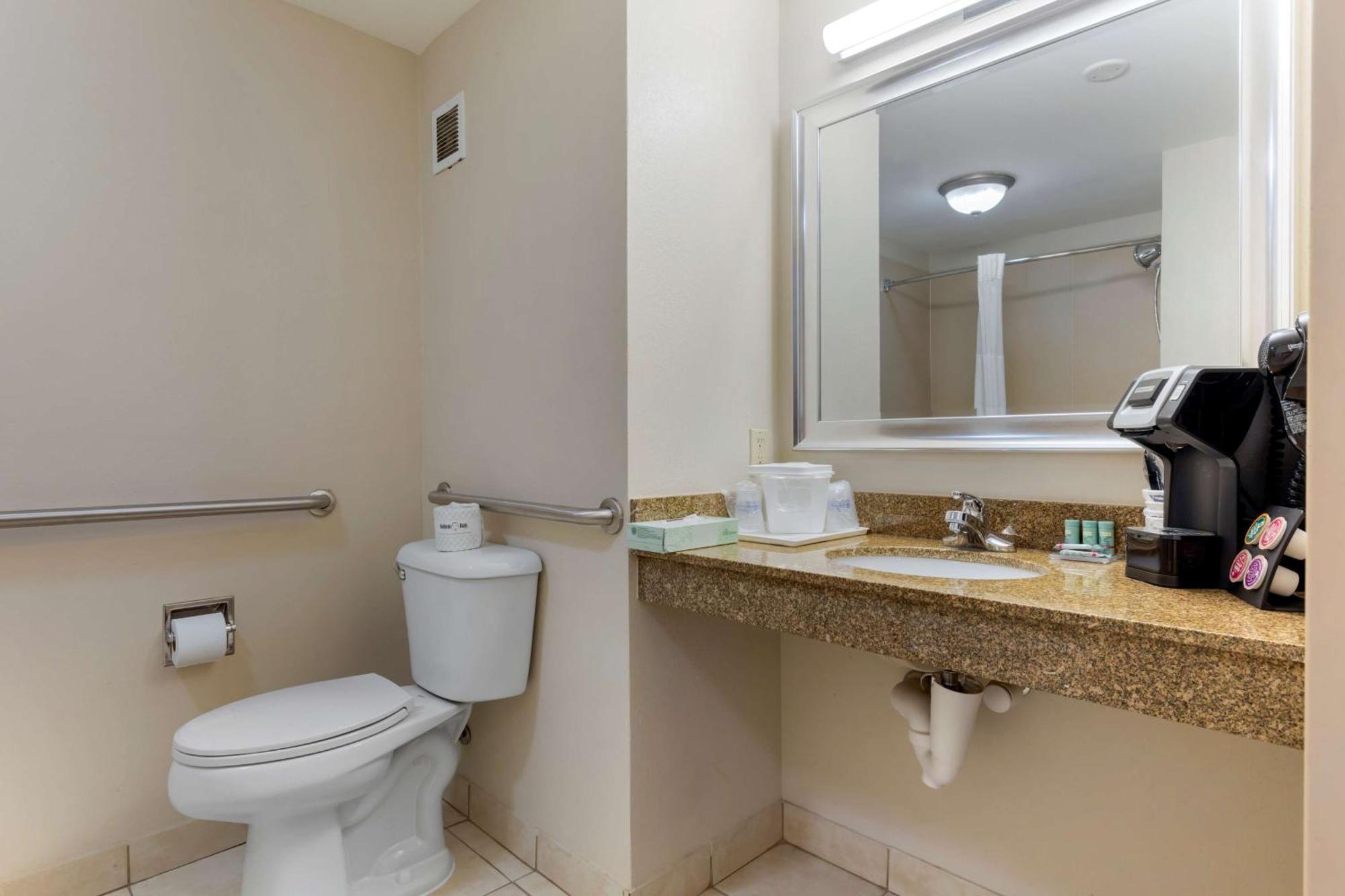 King Room with Roll-in Shower - Disability Access/Non-Smoking