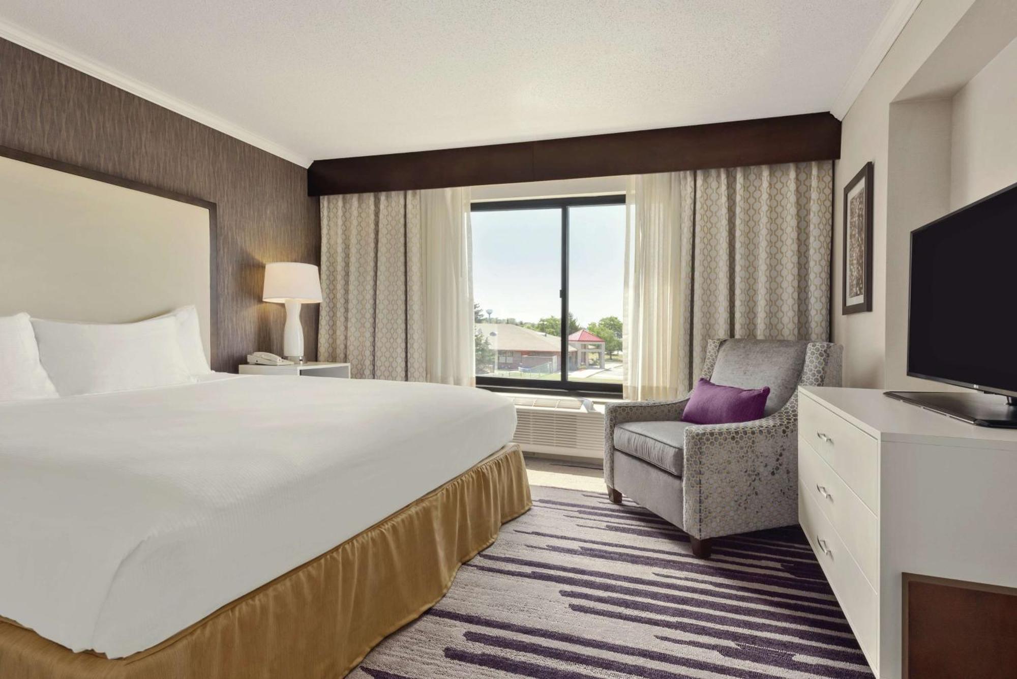 One King Bed Two Room Suite Non-Smoking