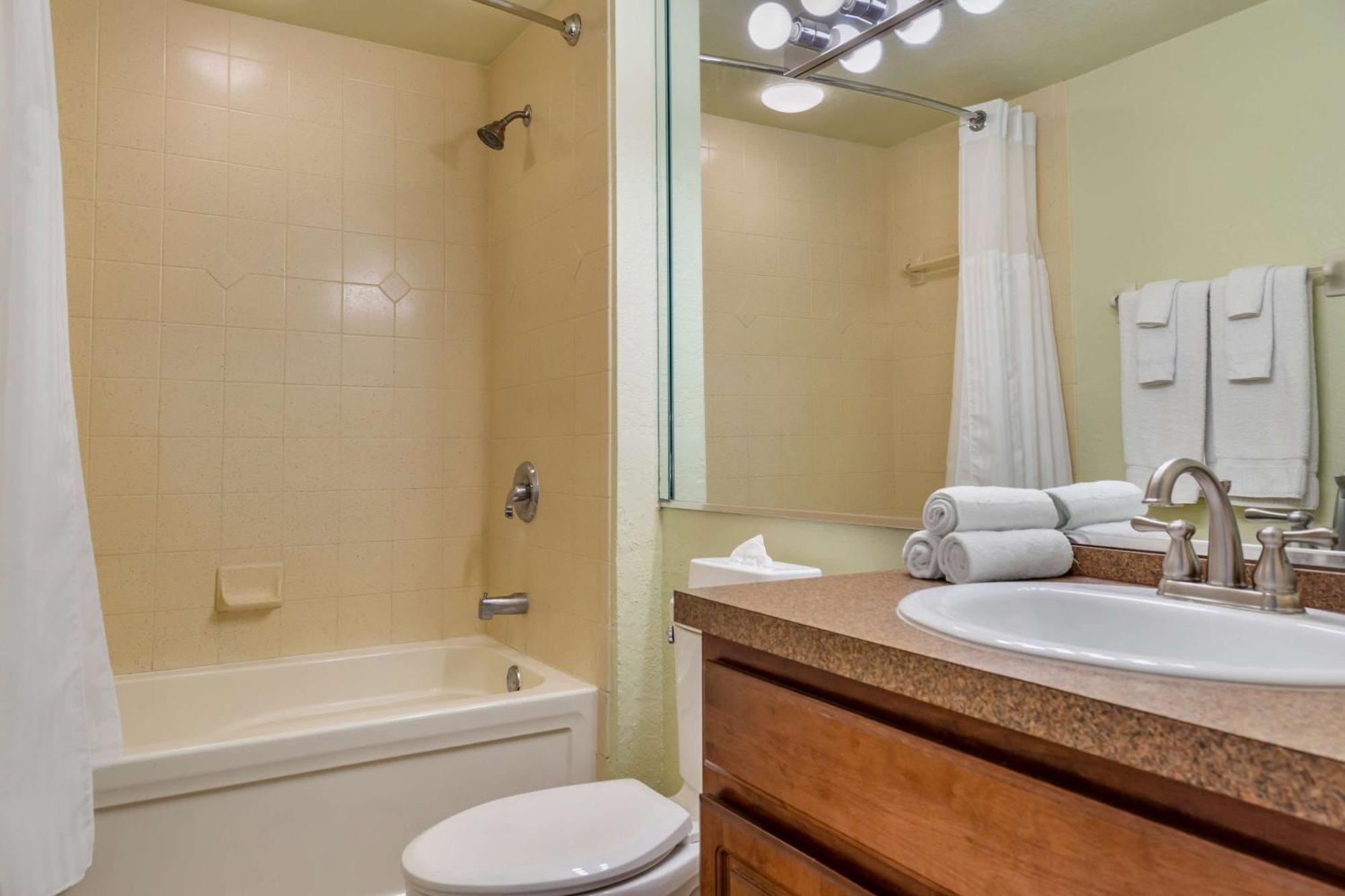 Two-Bedroom King Suite with Two Queen Beds