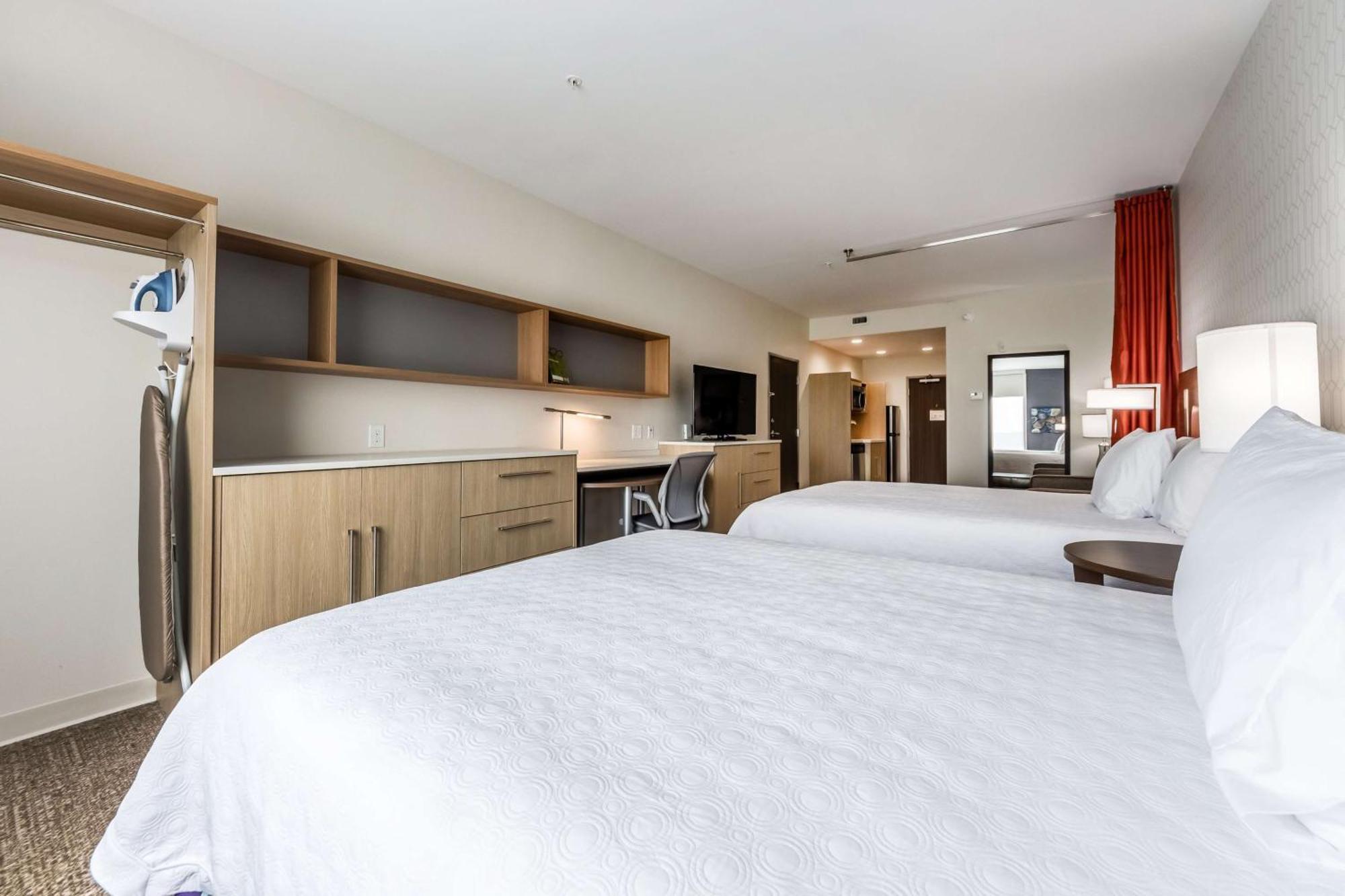 Queen Studio with Two Queen Beds - Non-Smoking