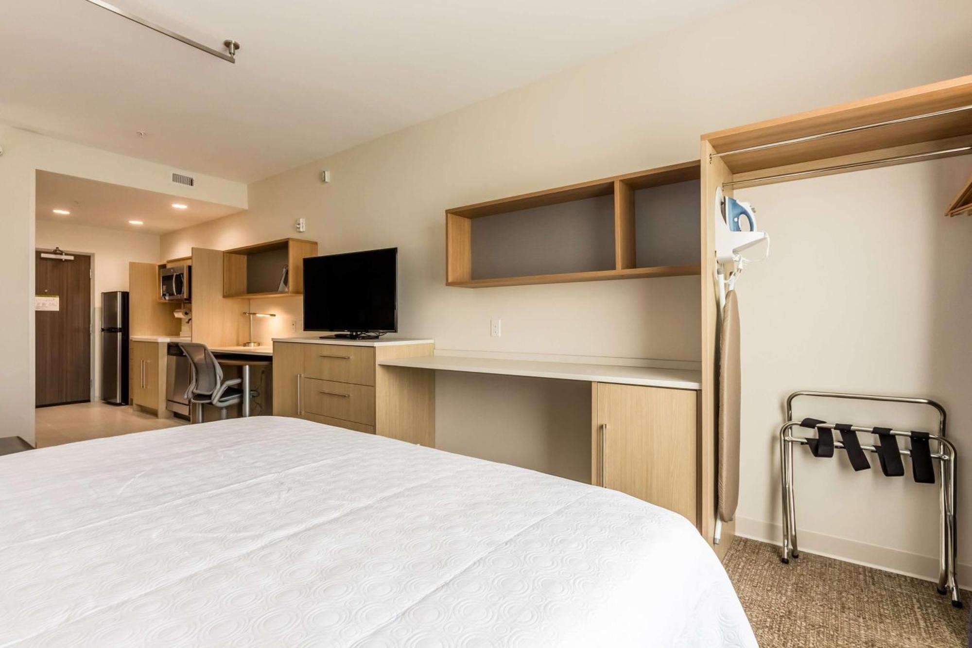 King Studio Suite - Hearing Access/Non-Smoking