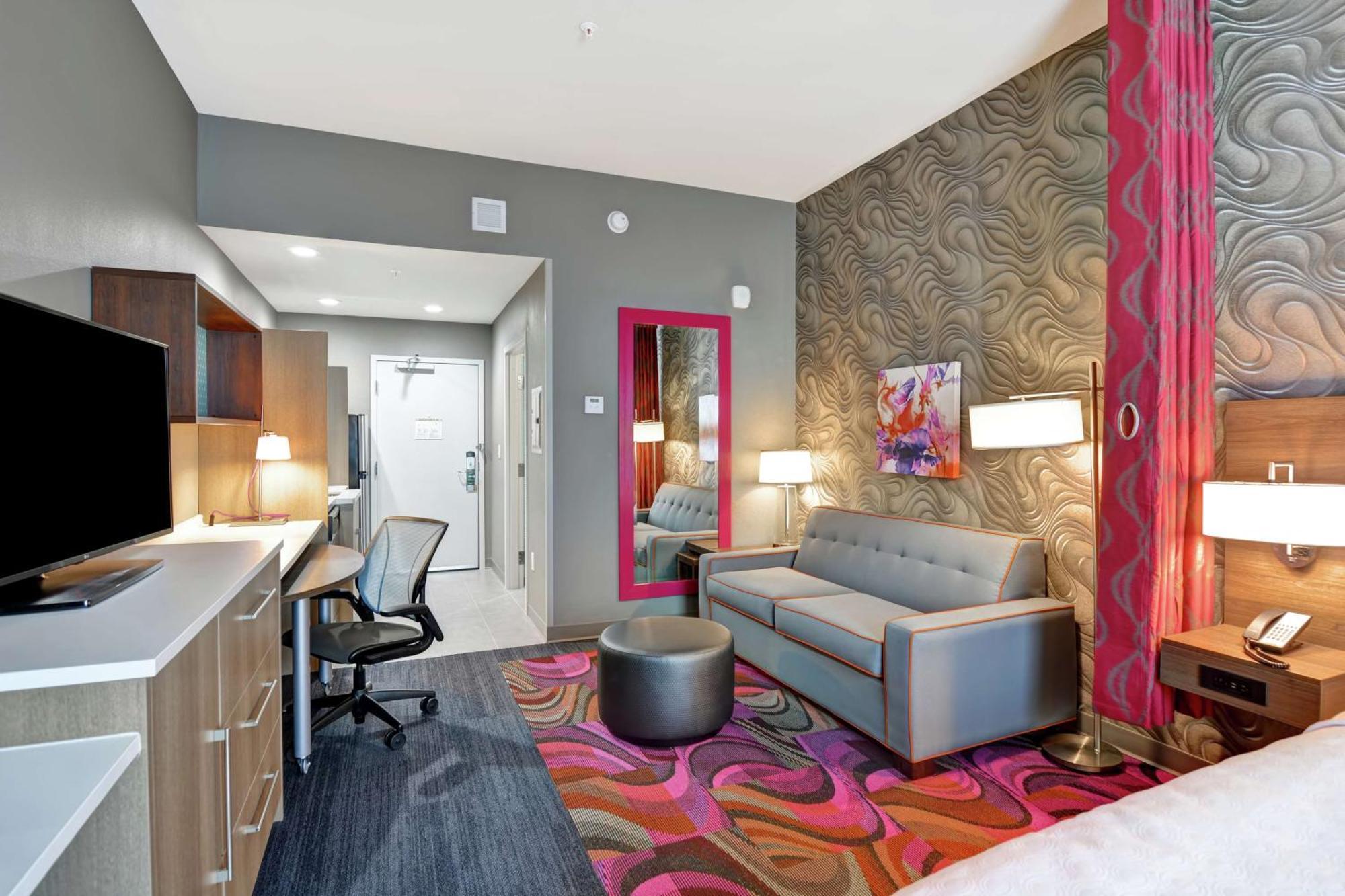 Premium Queen Studio Suite - Non-Smoking