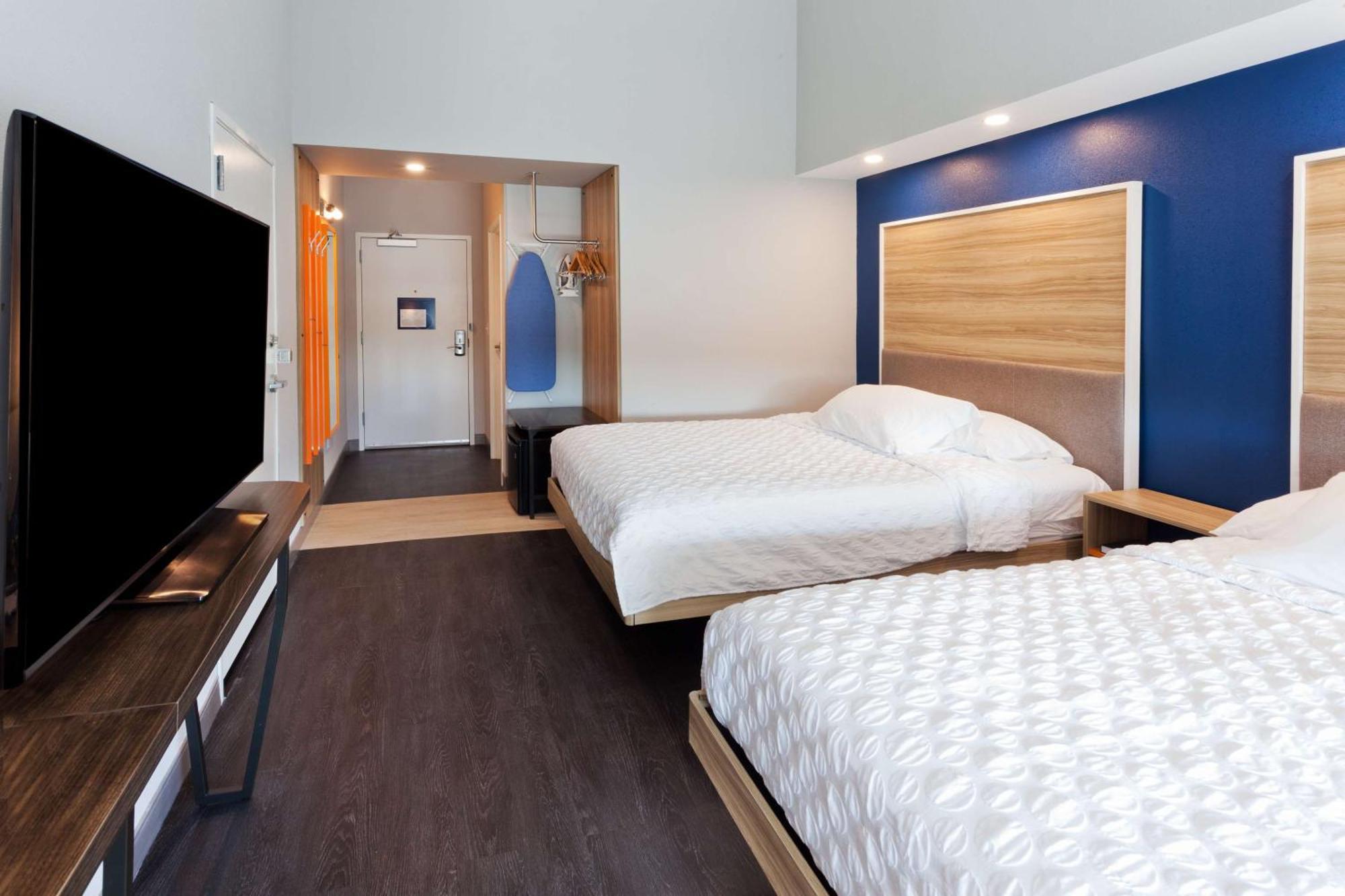 Queen Room with Two Queen Beds,1551698242:JPEG