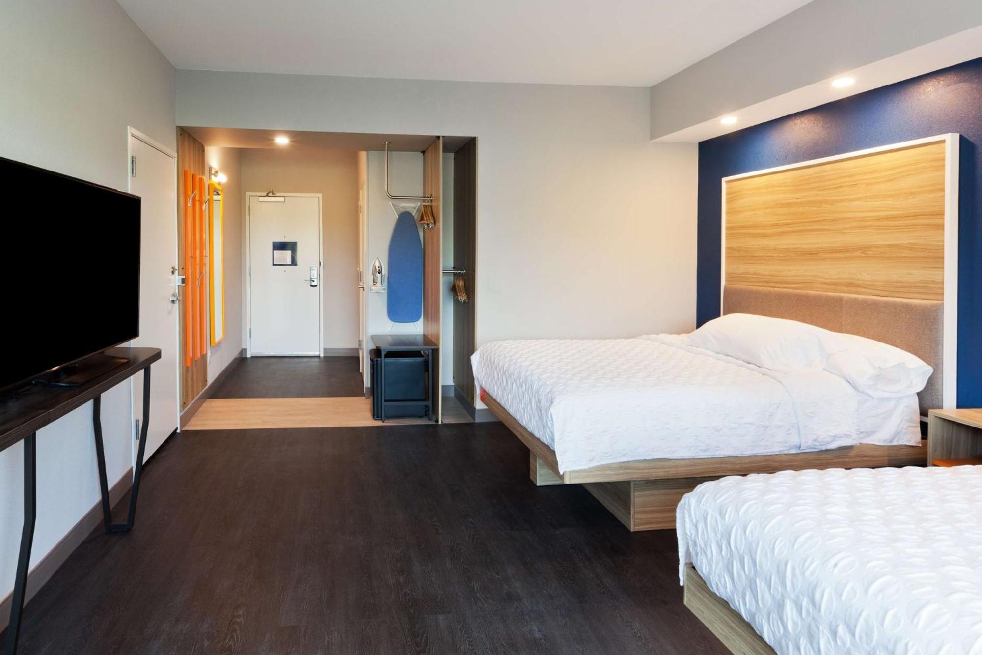 Queen Room with Two Queen Beds - Mobility Access,1551698269:JPEG