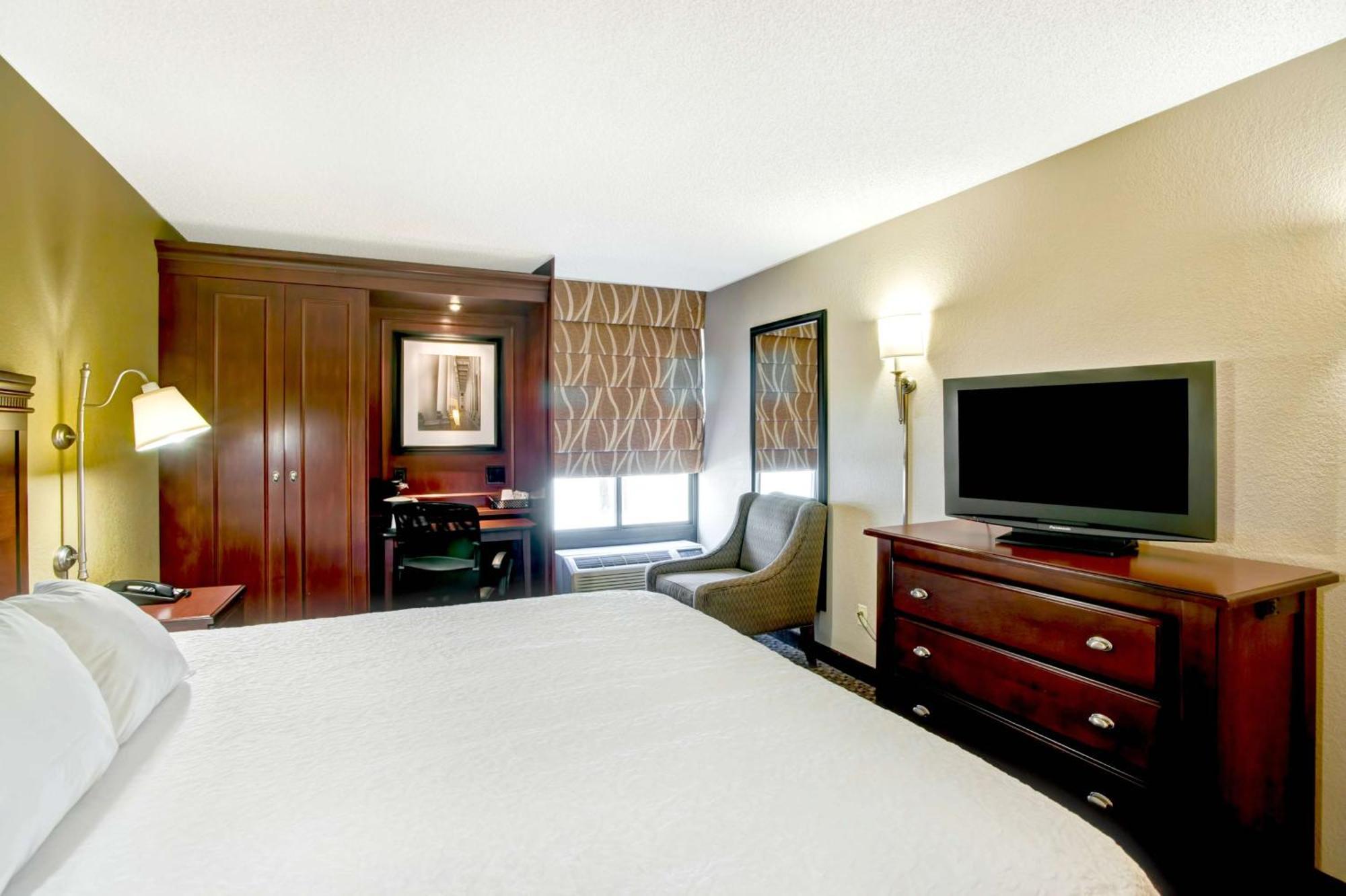 King Room with King Bed - Non-Smoking