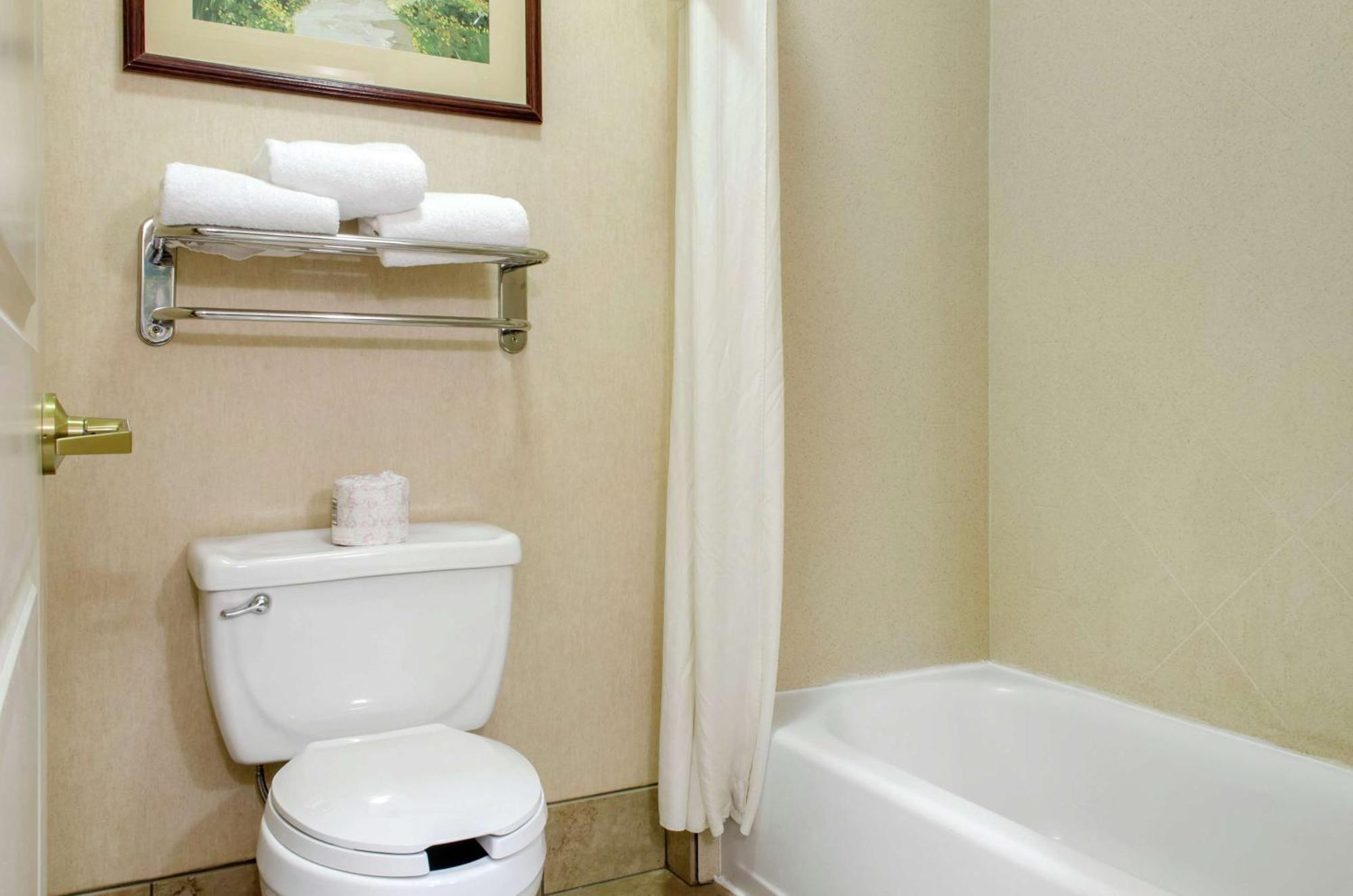 One-Bedroom Queen Suite with Two Queen Beds - Non-Smoking