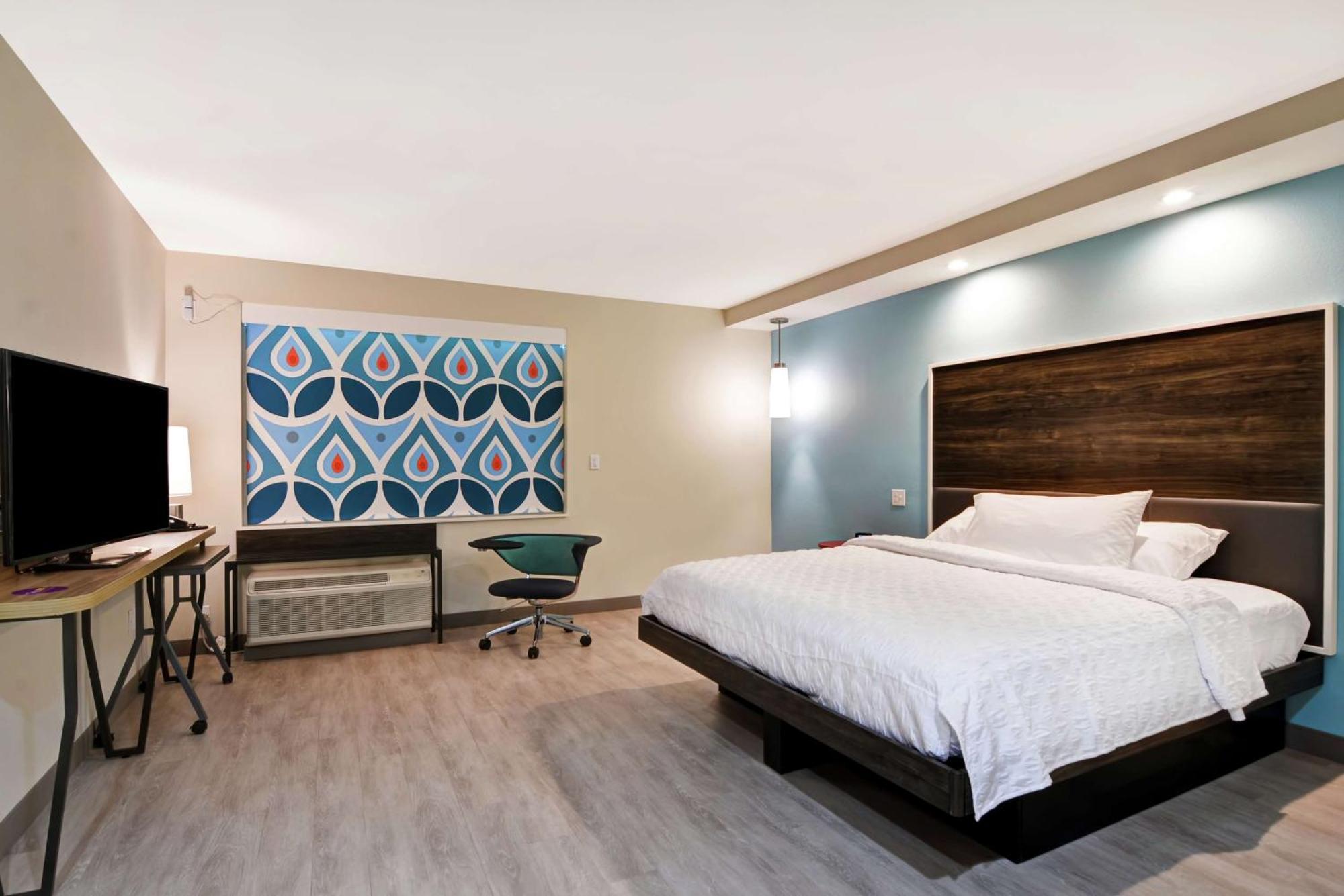 King Room with Accessible Tub - Mobility Access