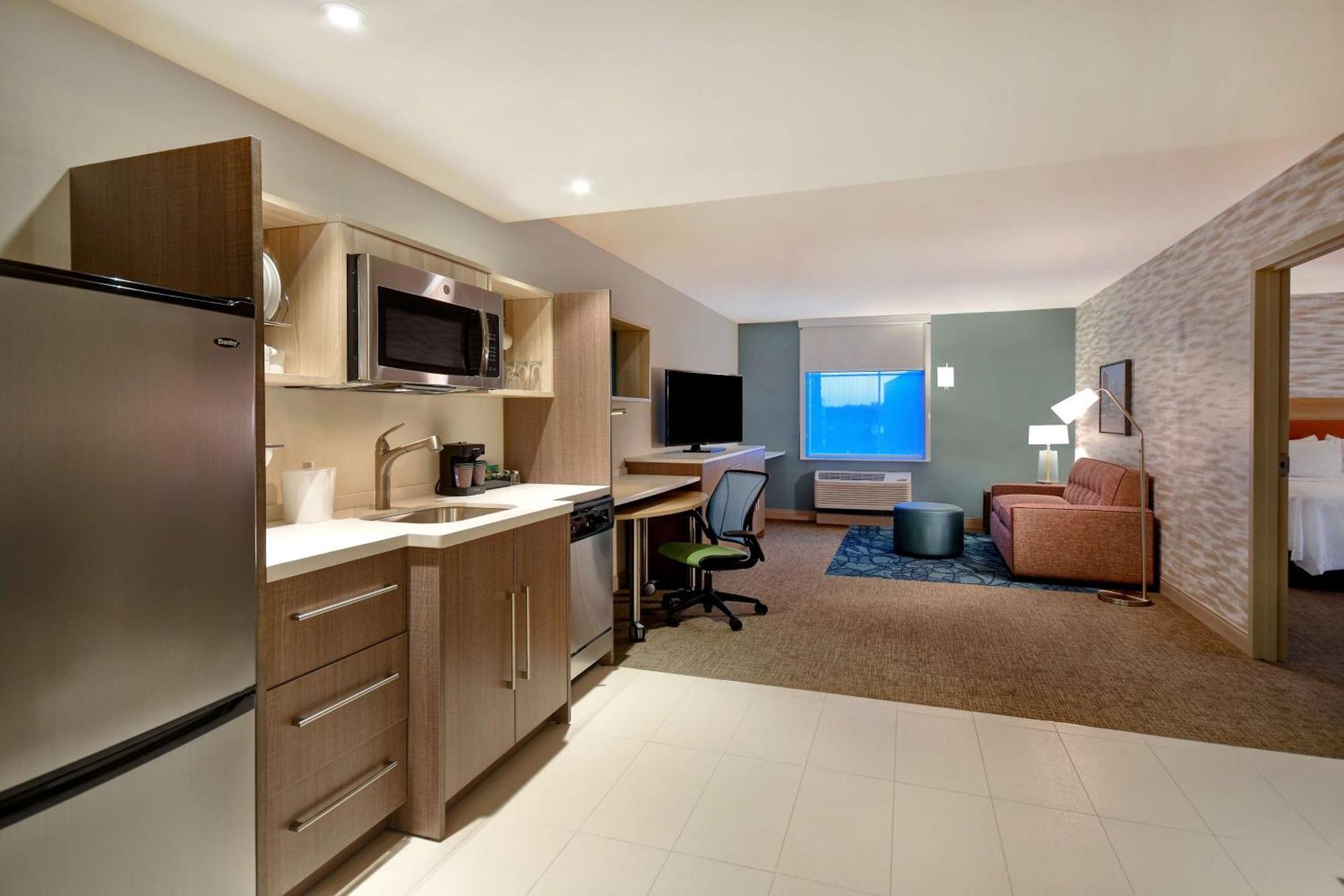 One-Bedroom King Suite - Non-Smoking