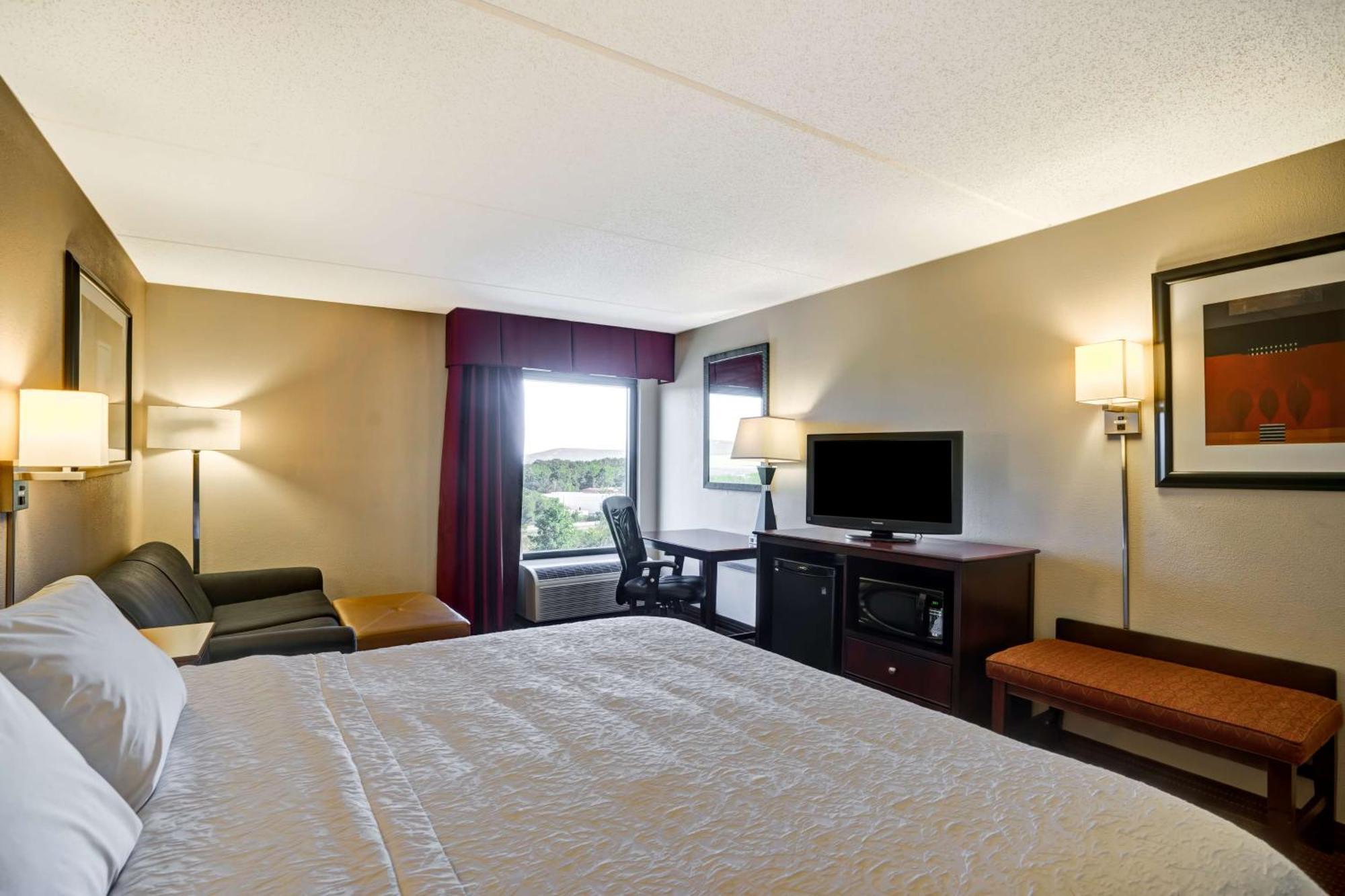 Deluxe King Room - Non-Smoking