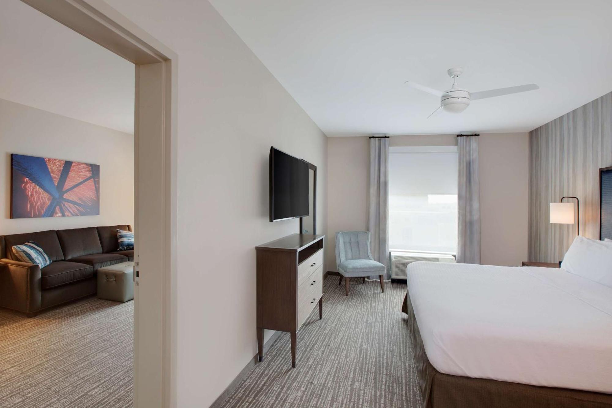 One-Bedroom King Suite - Non-Smoking