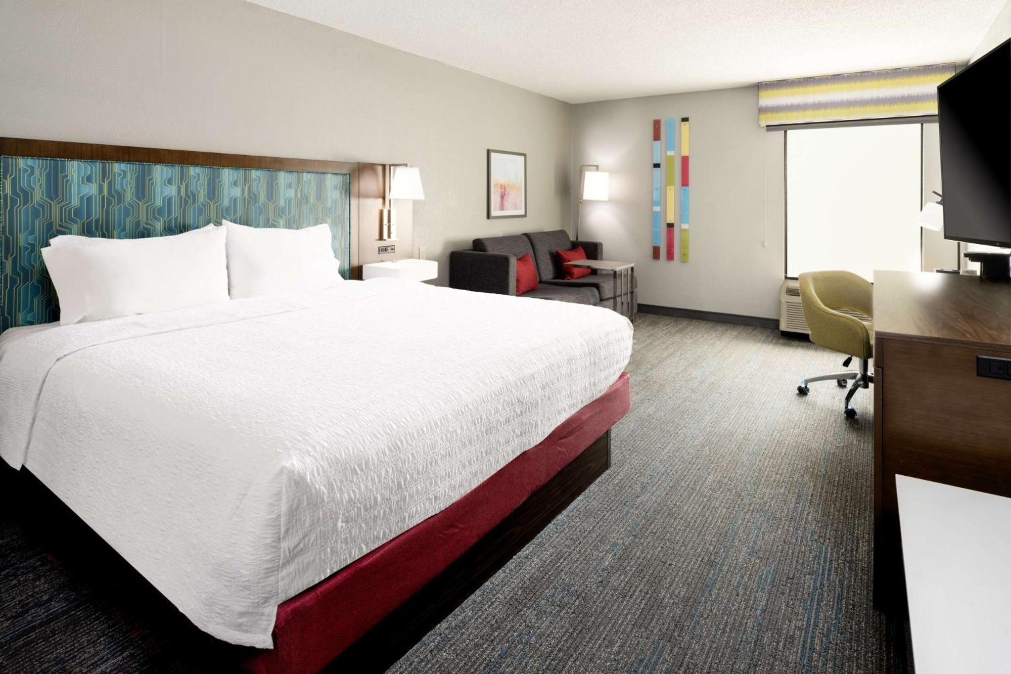 King Room with Accessible Tub - Mobility and Hearing Access/Non-Smoking