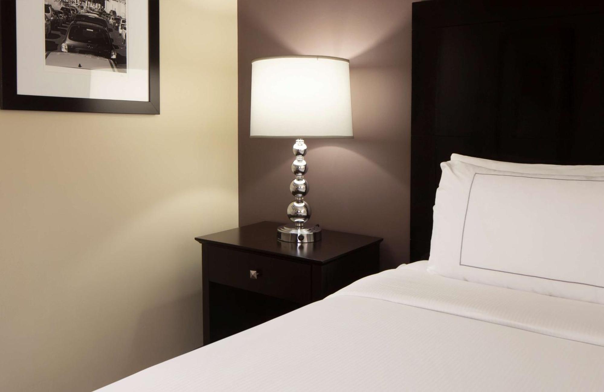 King Room with Roll-In Shower - Mobility Access