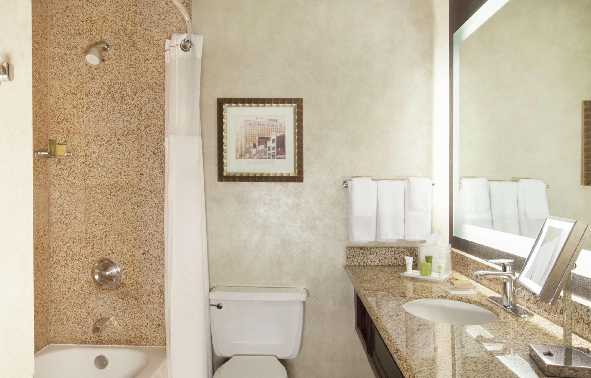 King Room with Tub - Mobility and Hearing Access,1551998731:JPEG