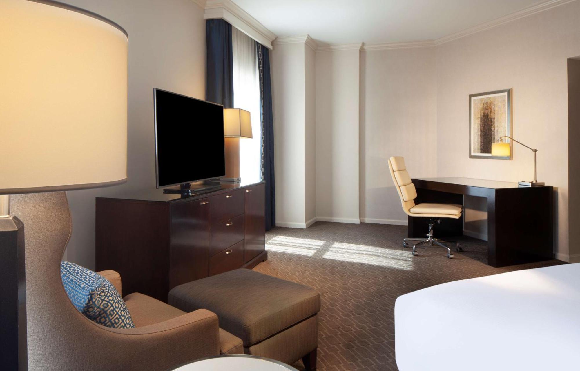 Corner King Room