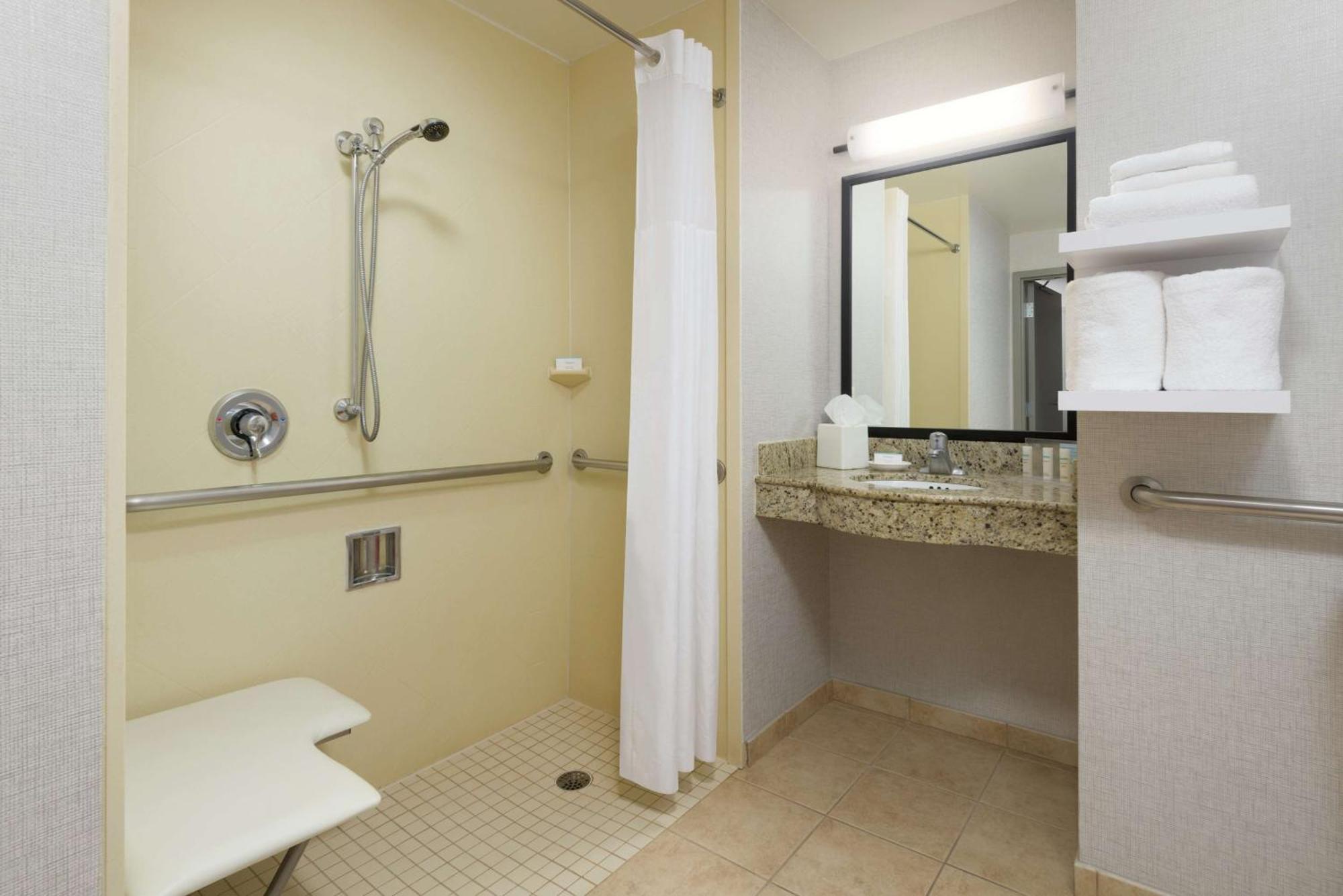 King Room with Roll-In Shower - Mobility and Hearing Access/Non-Smoking,1552110565:JPEG
