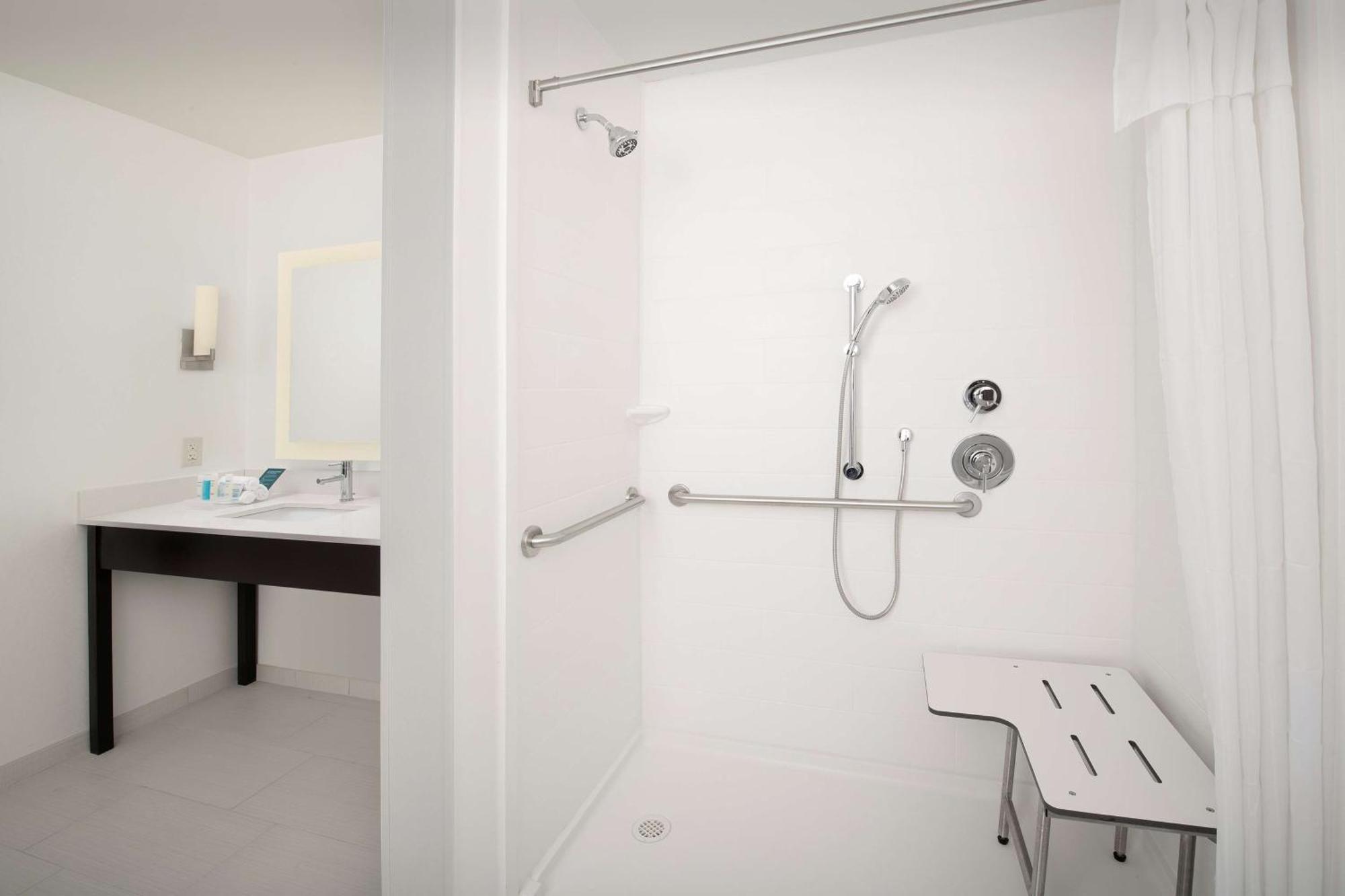 King Studio with Roll-In Shower - Mobility and Hearing Access/Non-Smoking