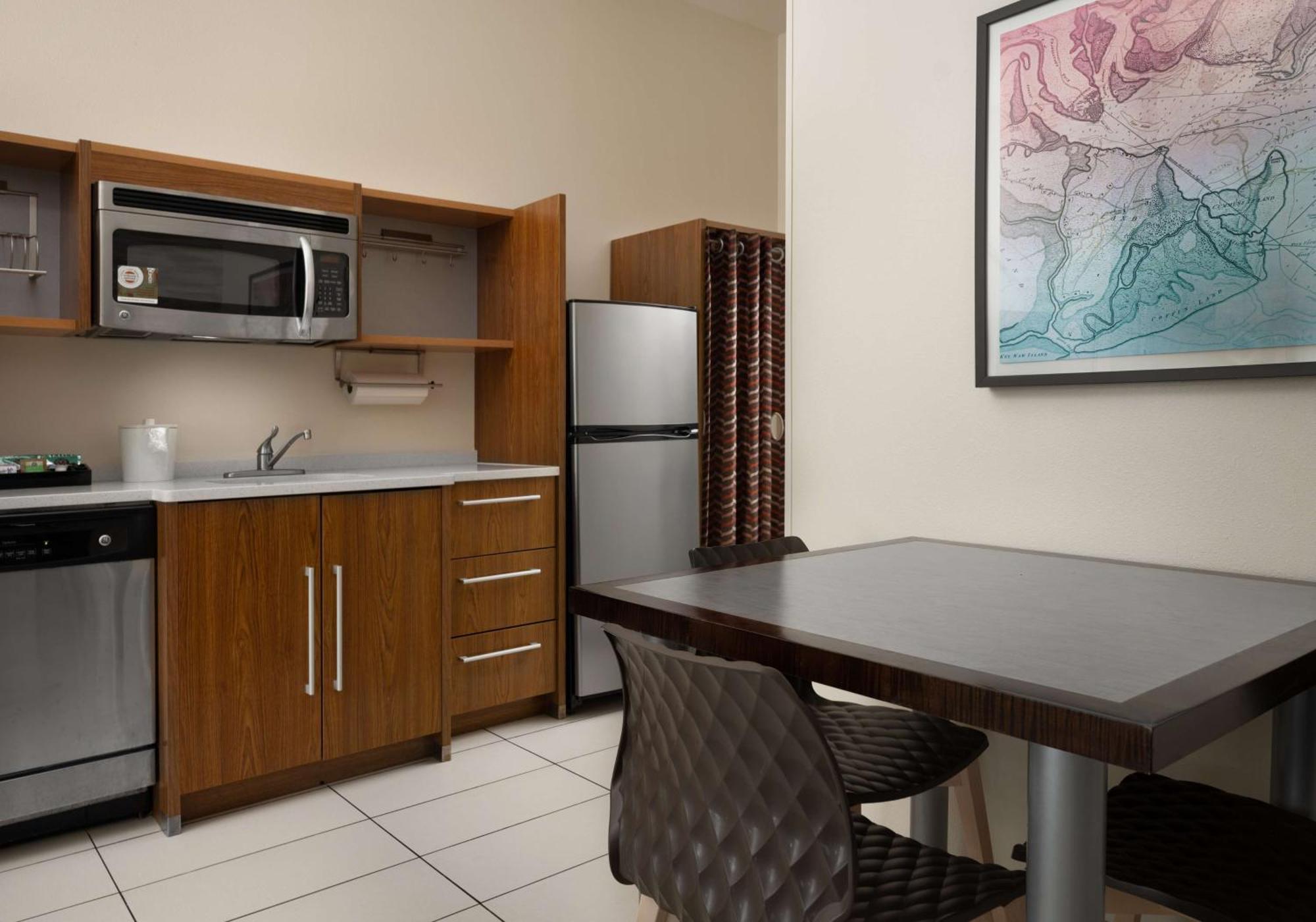 One-Bedroom King Suite - Non-Smoking