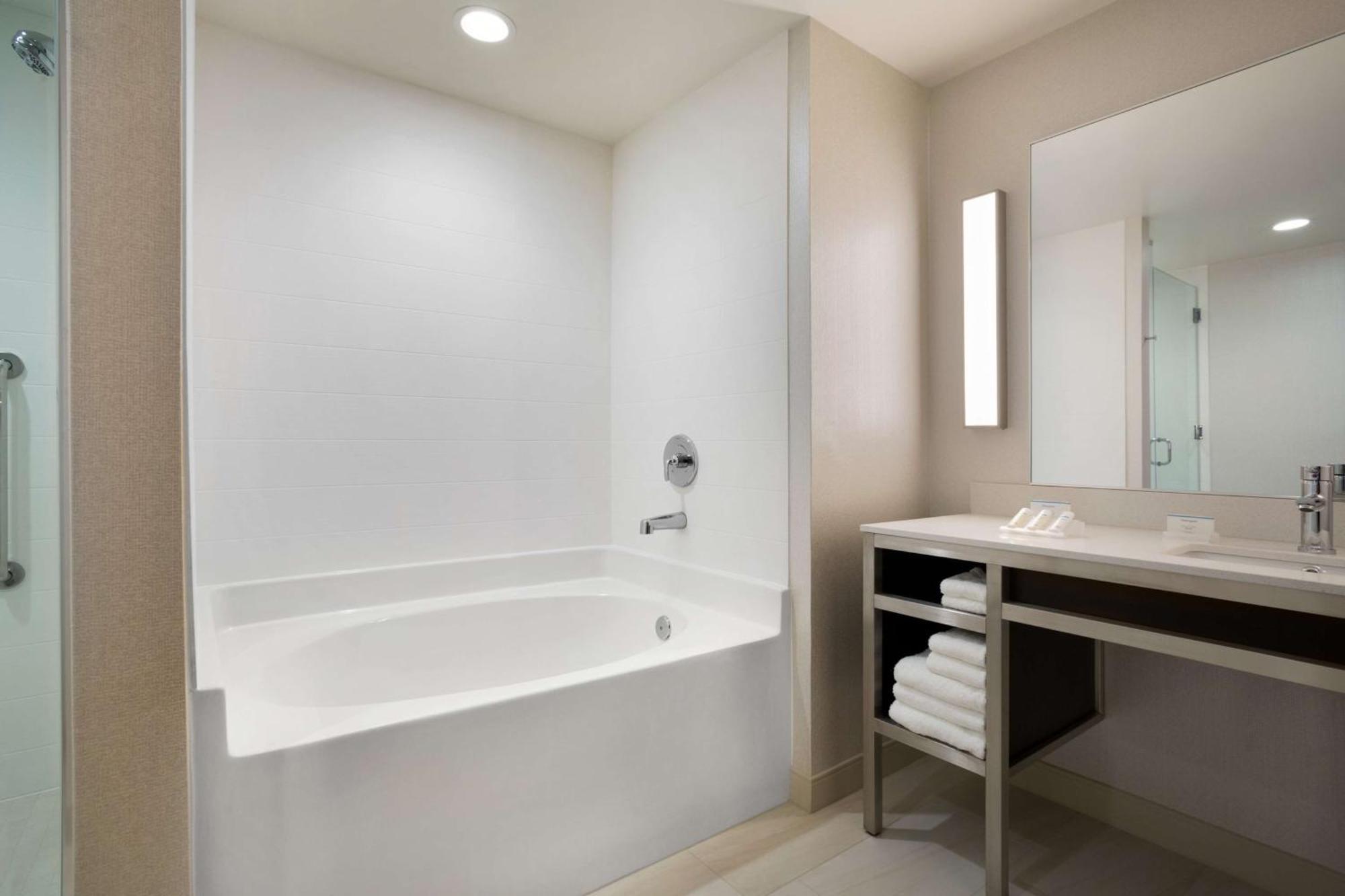 King Room,1552130791:JPEG