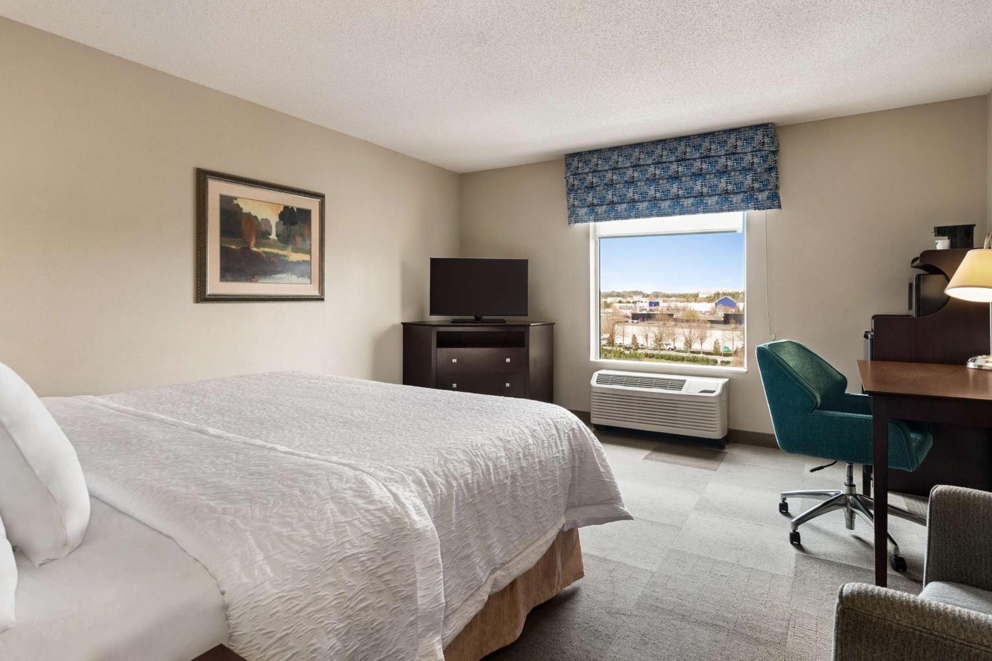 King Room with King Bed - Non-Smoking